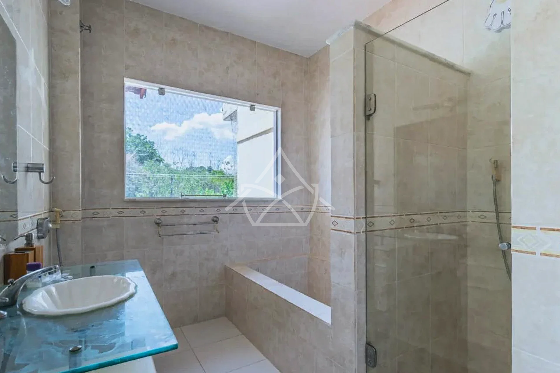 Casa em Terreno Espaçoso na Barra da Tijuca