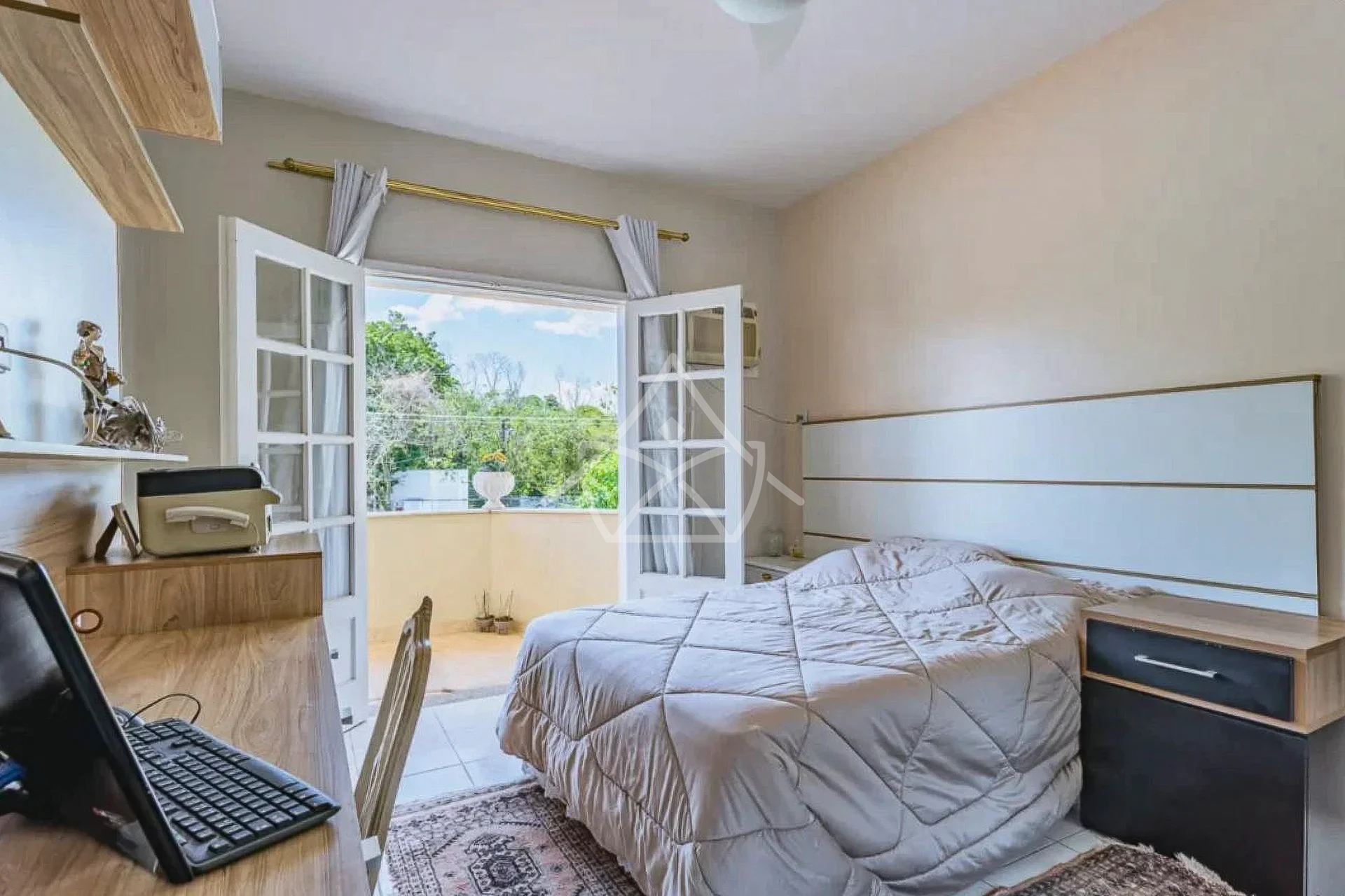 Casa em Terreno Espaçoso na Barra da Tijuca