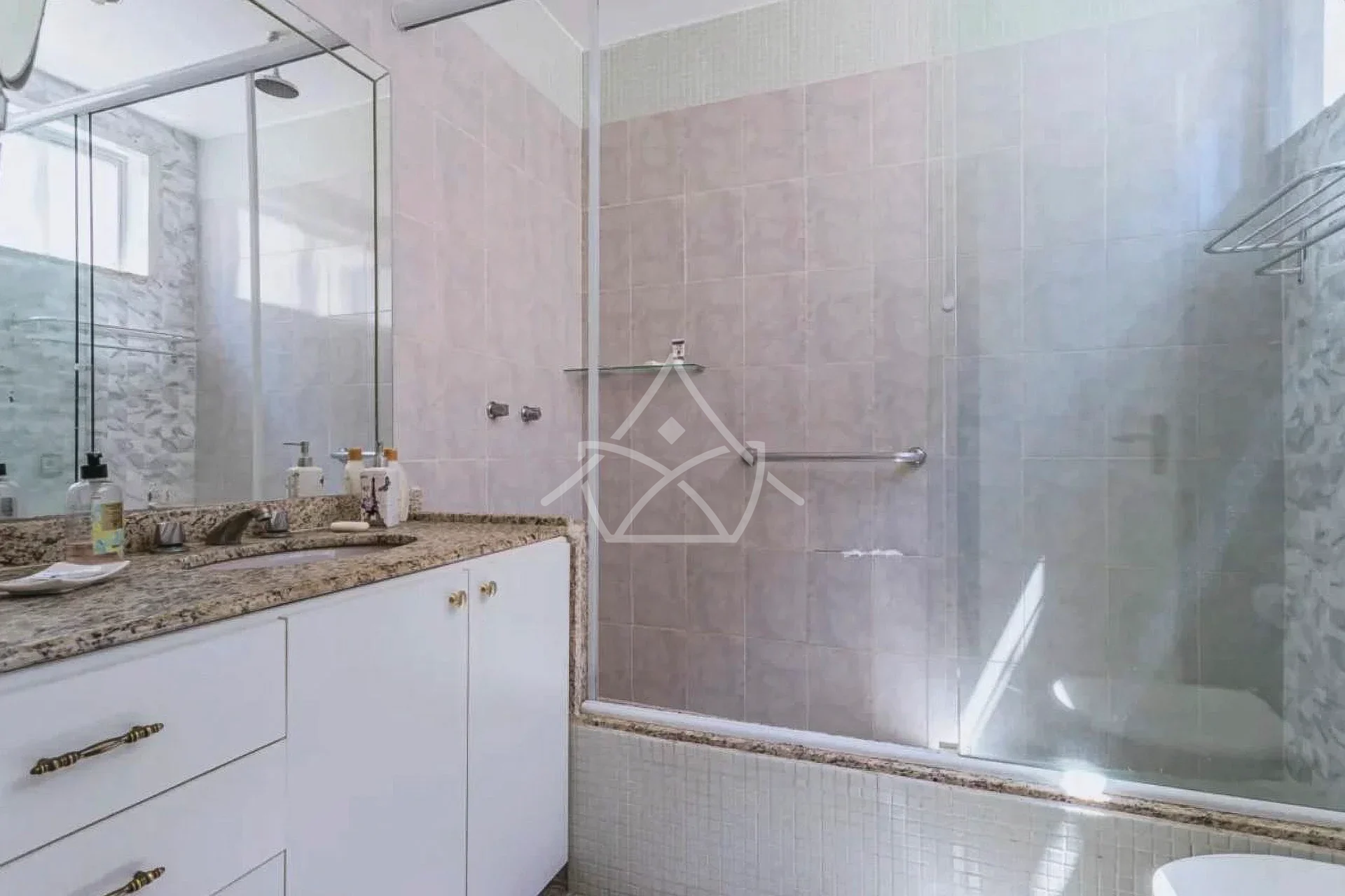 Casa em Terreno Espaçoso na Barra da Tijuca