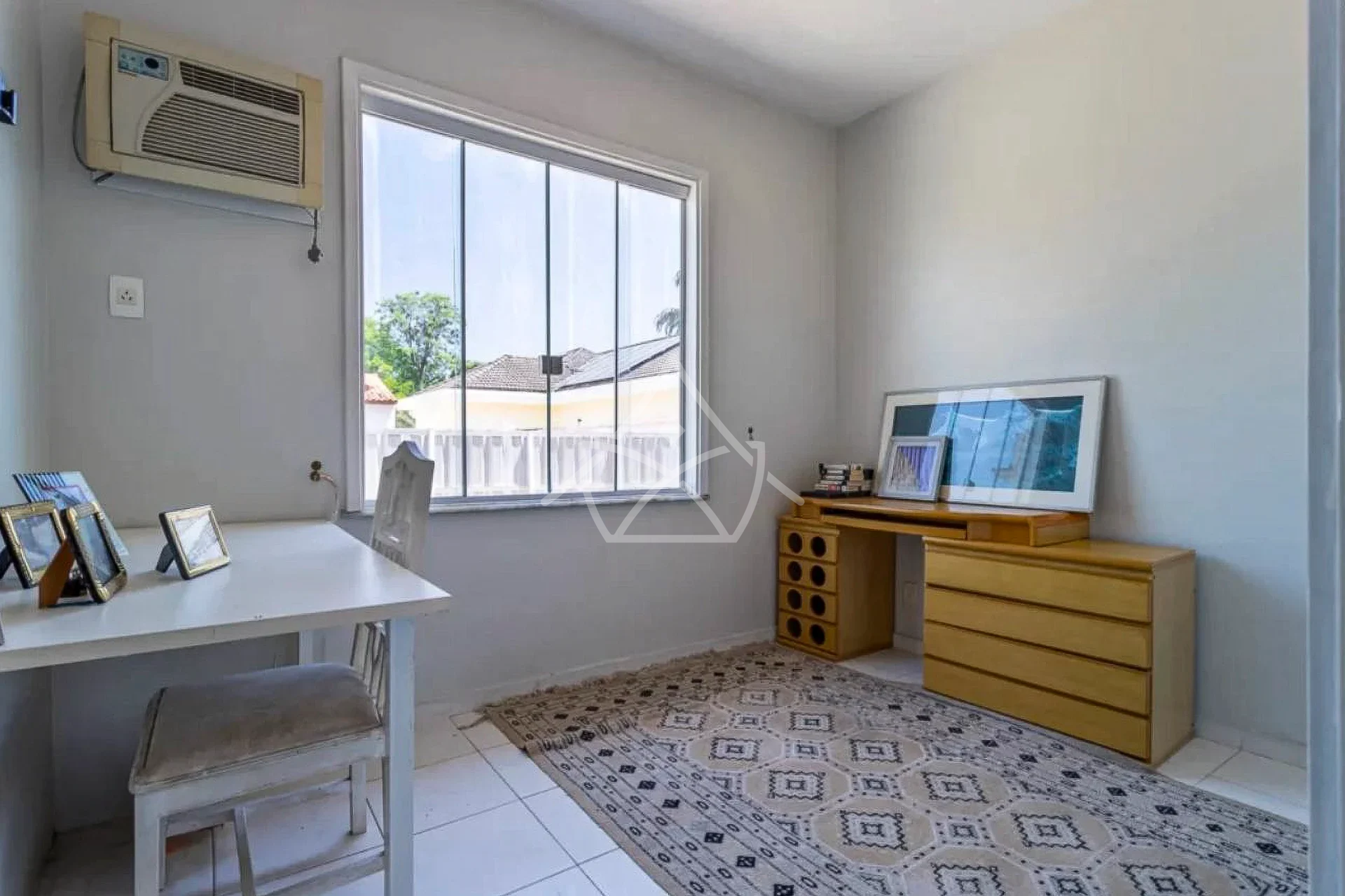 Casa em Terreno Espaçoso na Barra da Tijuca