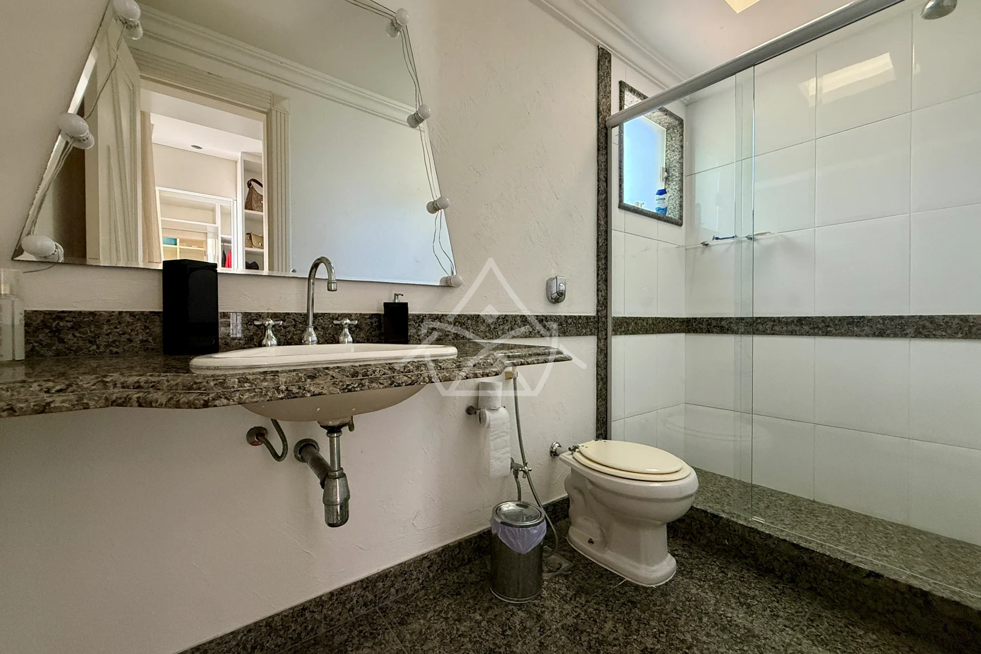 Triplex com Sótão Multiuso na Barra da Tijuca