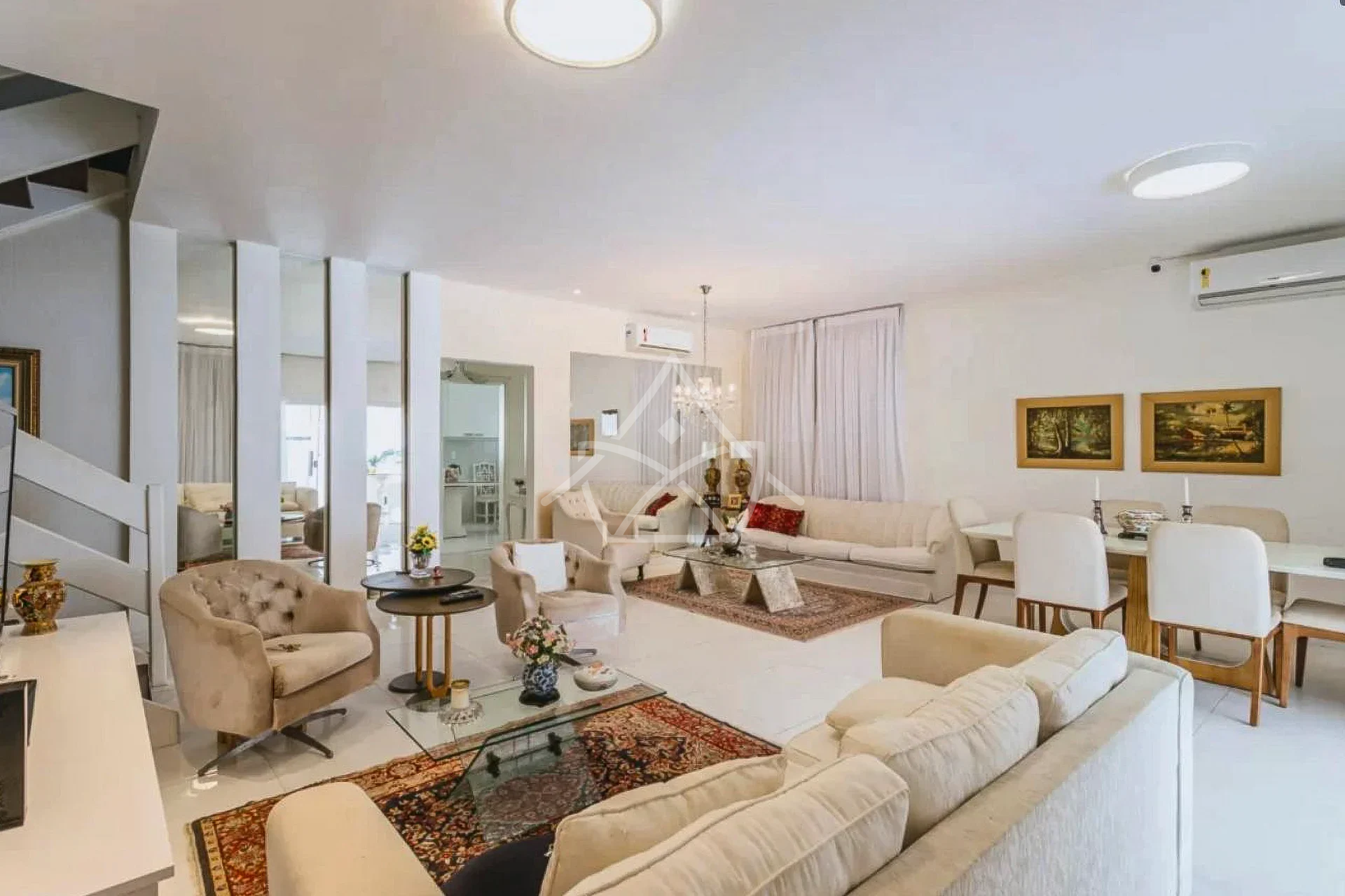 Casa em Terreno Espaçoso na Barra da Tijuca