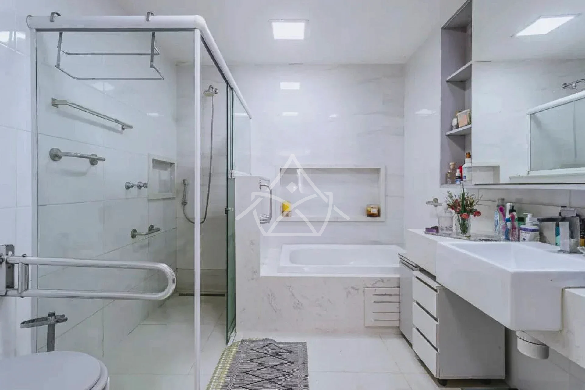 Casa em Terreno Espaçoso na Barra da Tijuca
