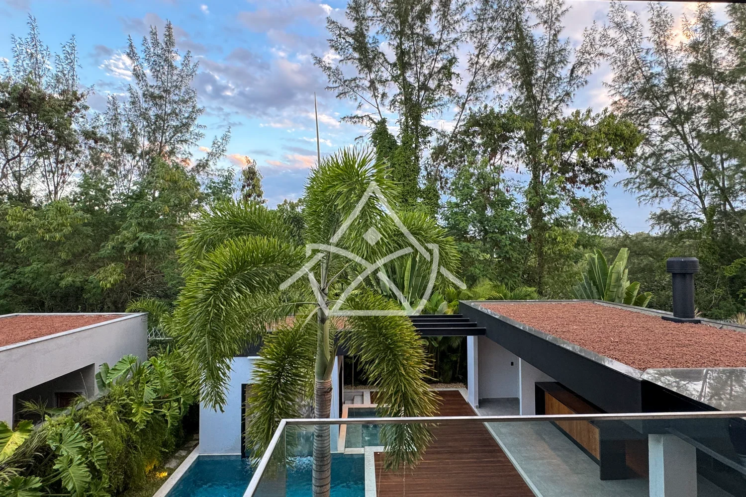 Casa com Subsolo e Vista Arborizada no Alphaville
