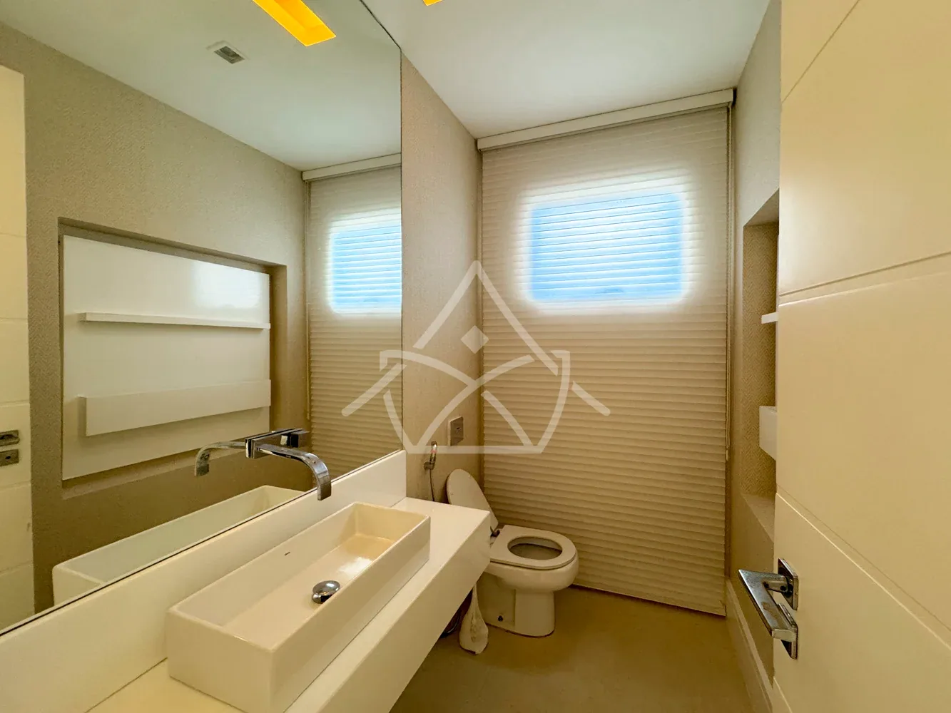 Casa Duplex à Venda com 4 Suítes