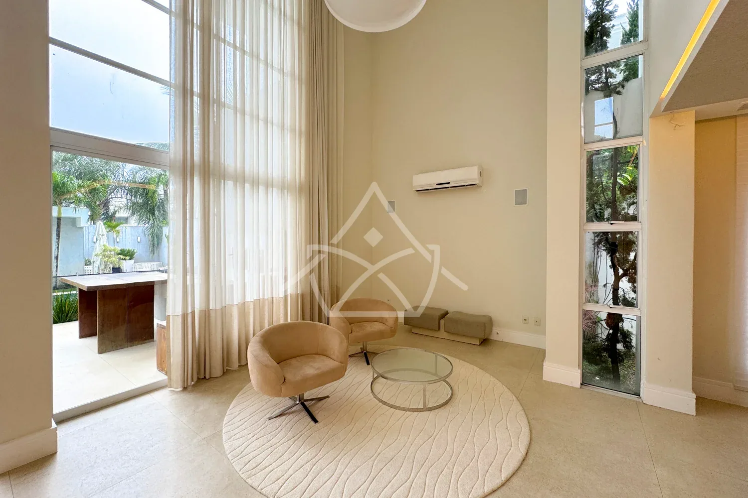Casa Duplex à Venda com 4 Suítes
