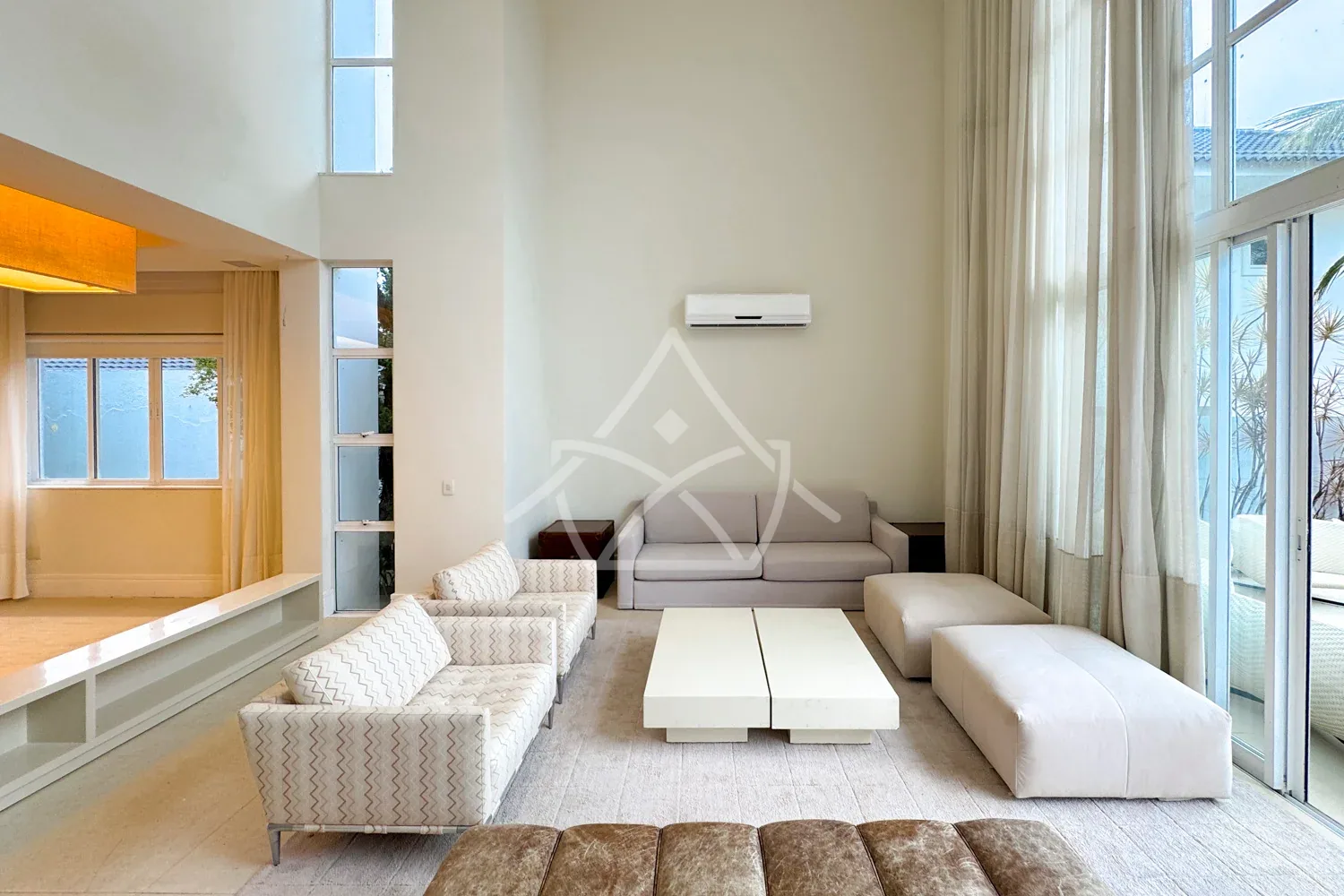 Casa Duplex à Venda com 4 Suítes