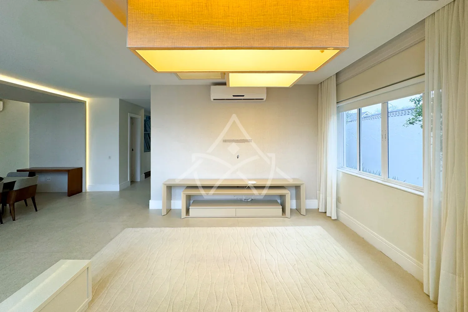 Casa Duplex à Venda com 4 Suítes