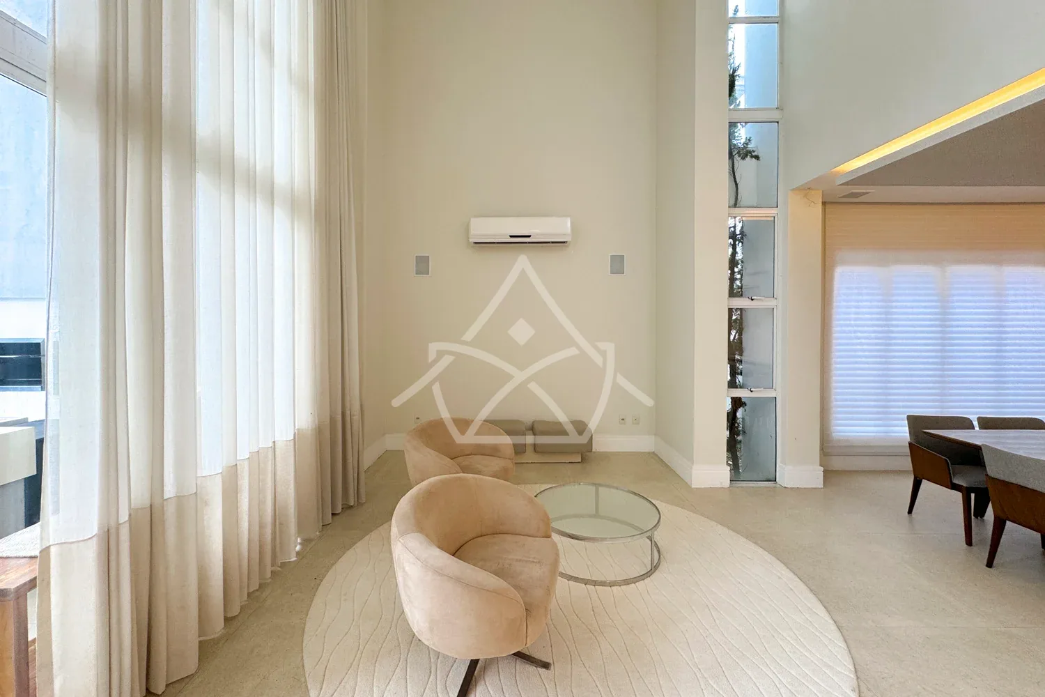 Casa Duplex à Venda com 4 Suítes