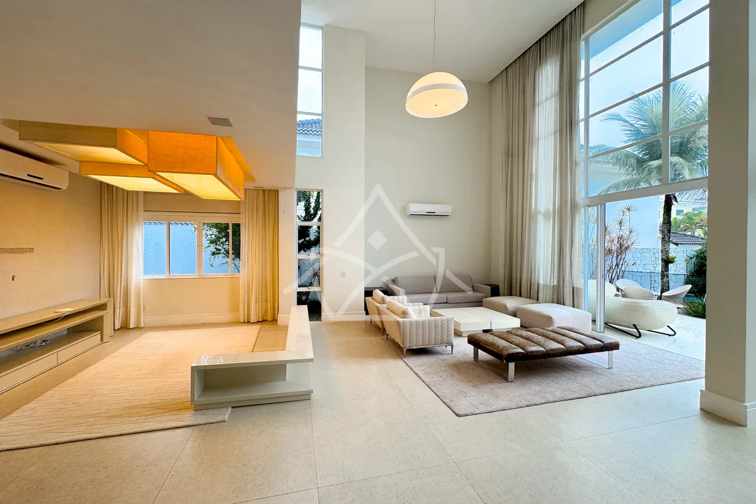 Casa Duplex à Venda com 4 Suítes