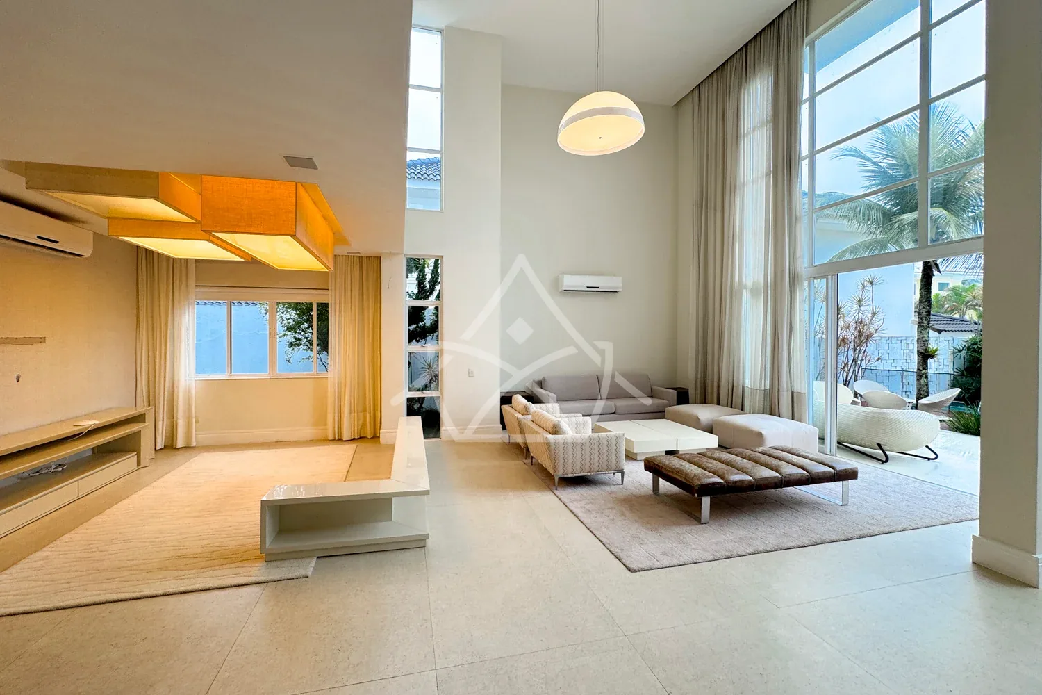 Casa Duplex à Venda com 4 Suítes