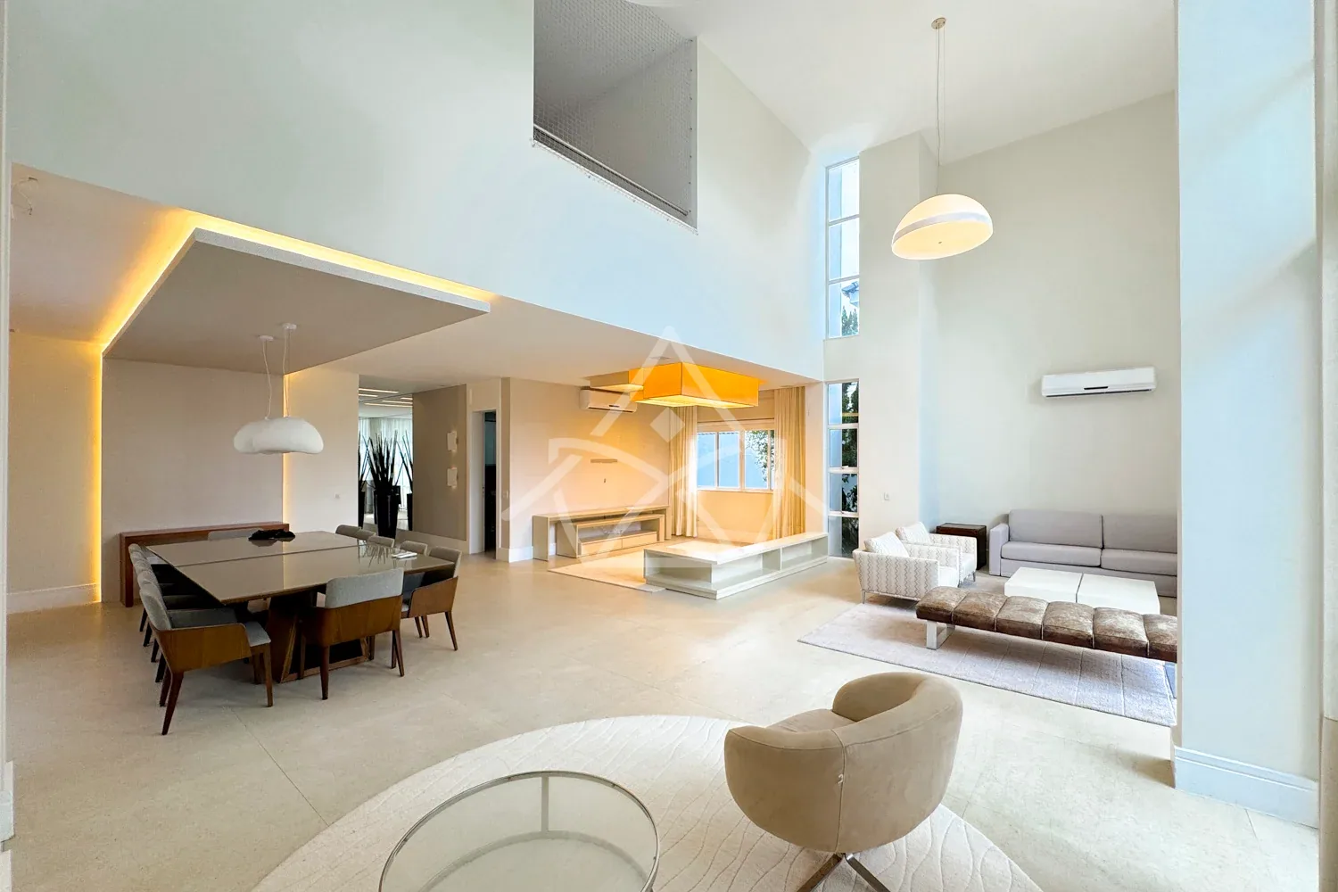Casa Duplex à Venda com 4 Suítes