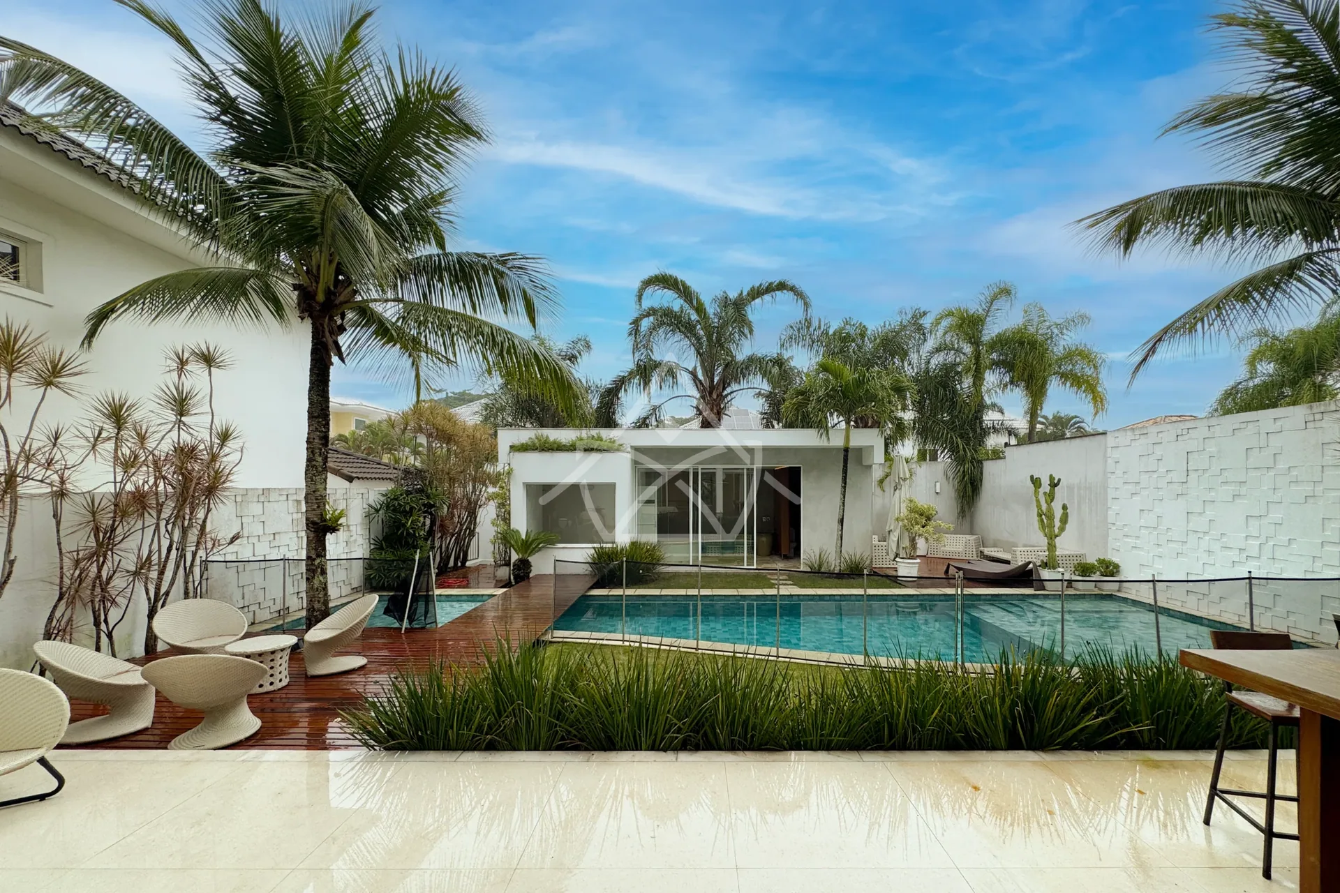 Casa Duplex à Venda com 4 Suítes