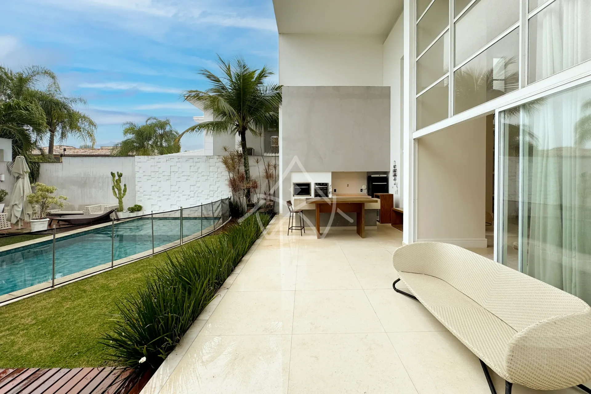 Casa Duplex à Venda com 4 Suítes