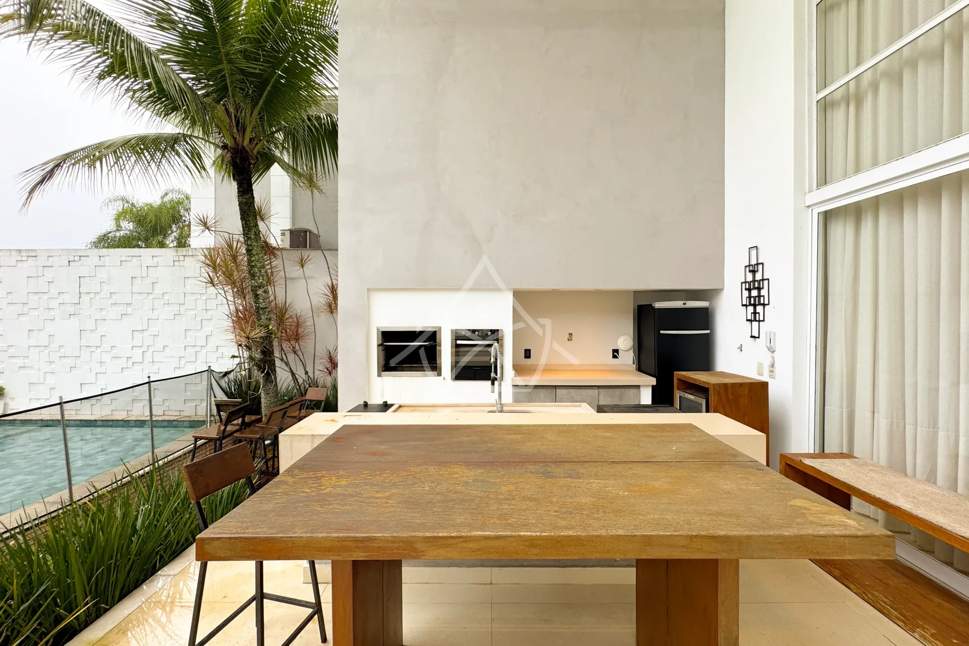 Casa Duplex à Venda com 4 Suítes