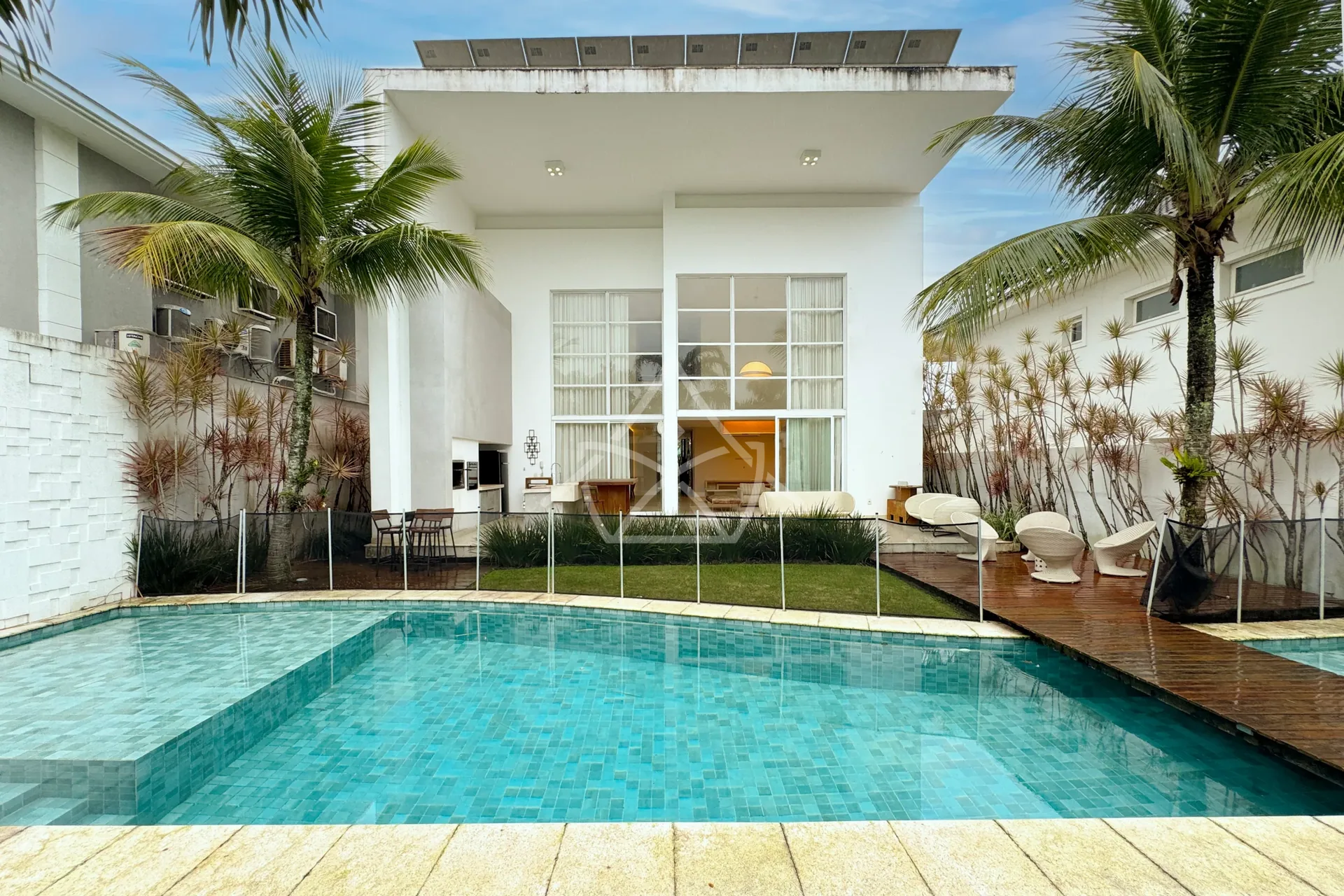 Casa Duplex à Venda com 4 Suítes