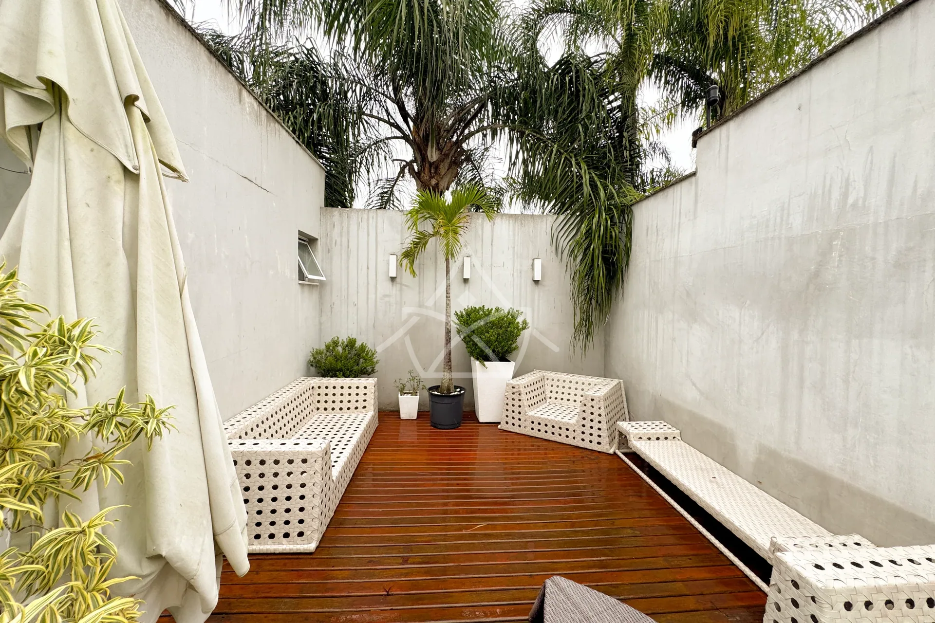 Casa Duplex à Venda com 4 Suítes