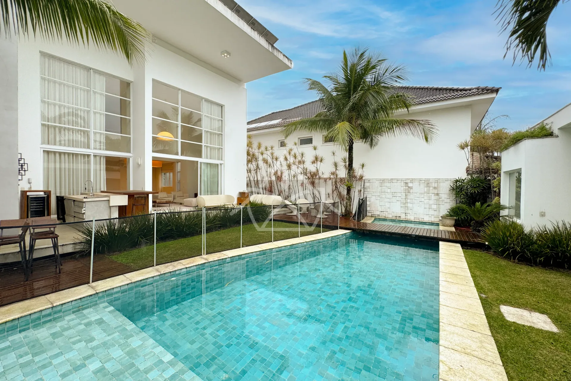 Casa Duplex à Venda com 4 Suítes