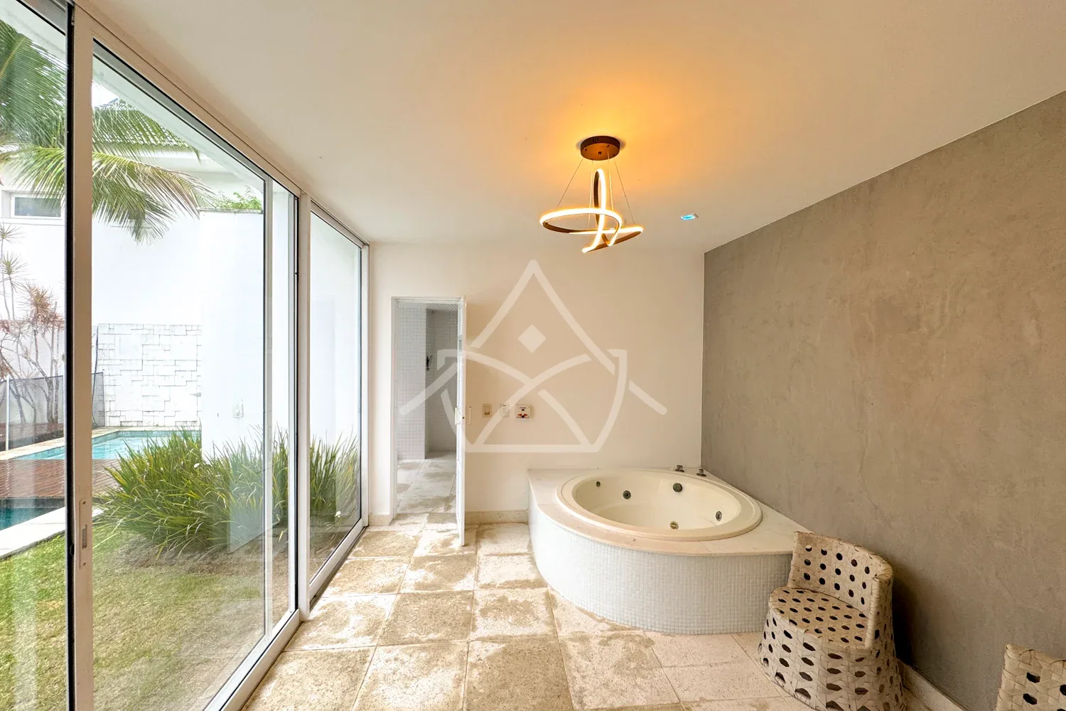 Casa Duplex à Venda com 4 Suítes