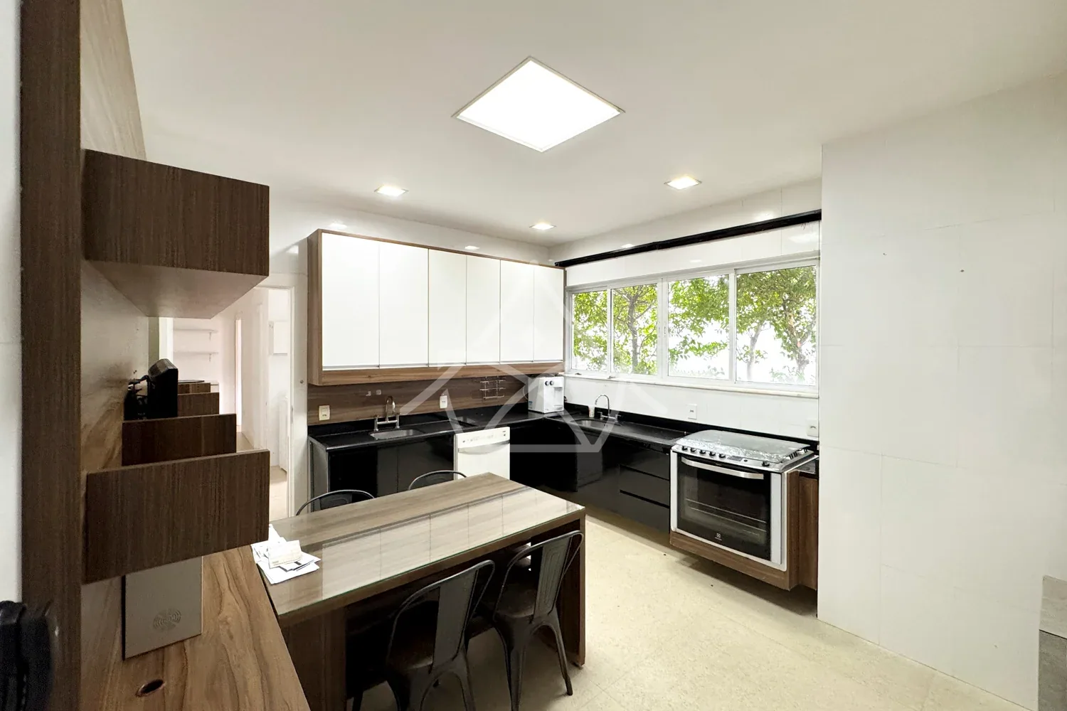 Casa Duplex à Venda com 4 Suítes
