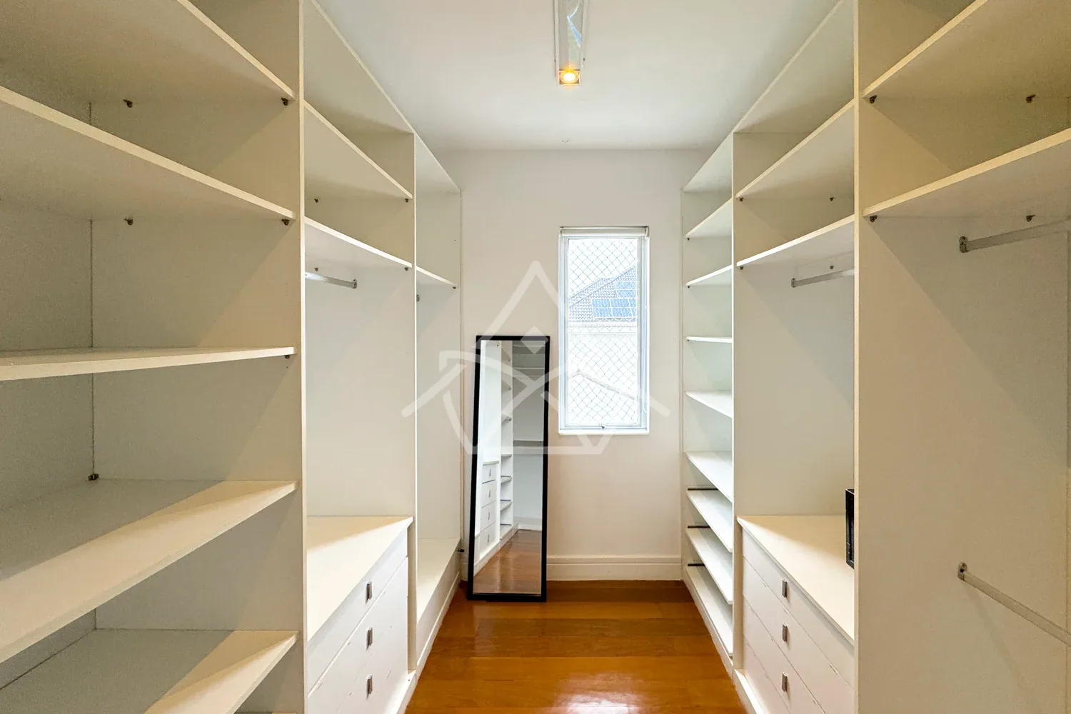Casa Duplex à Venda com 4 Suítes