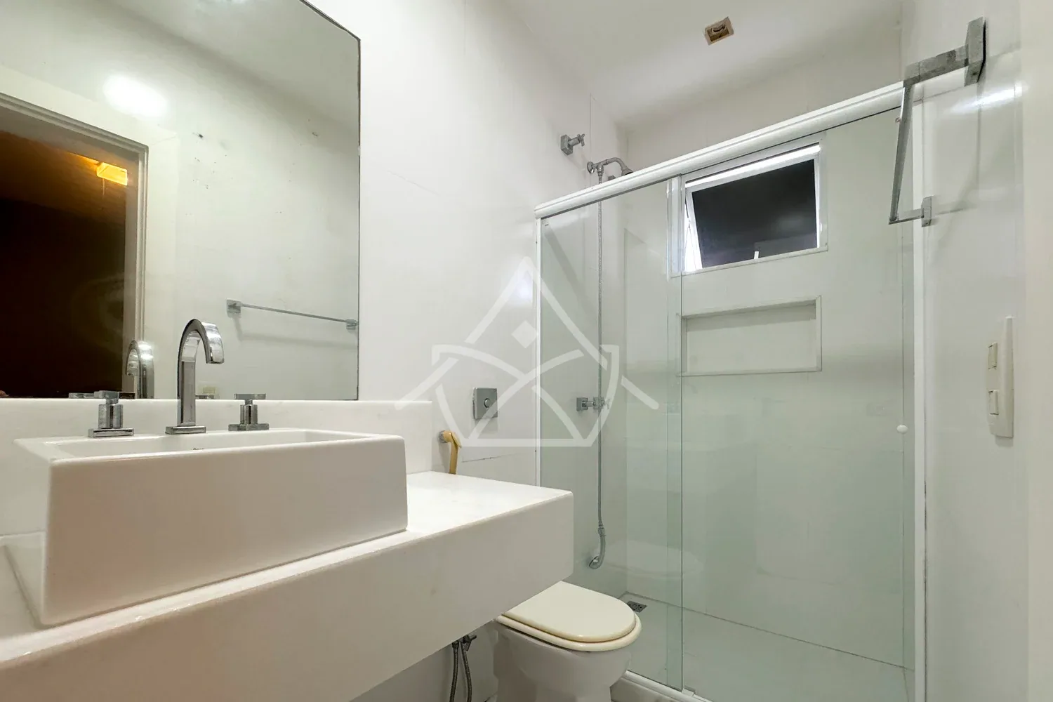 Casa Duplex à Venda com 4 Suítes