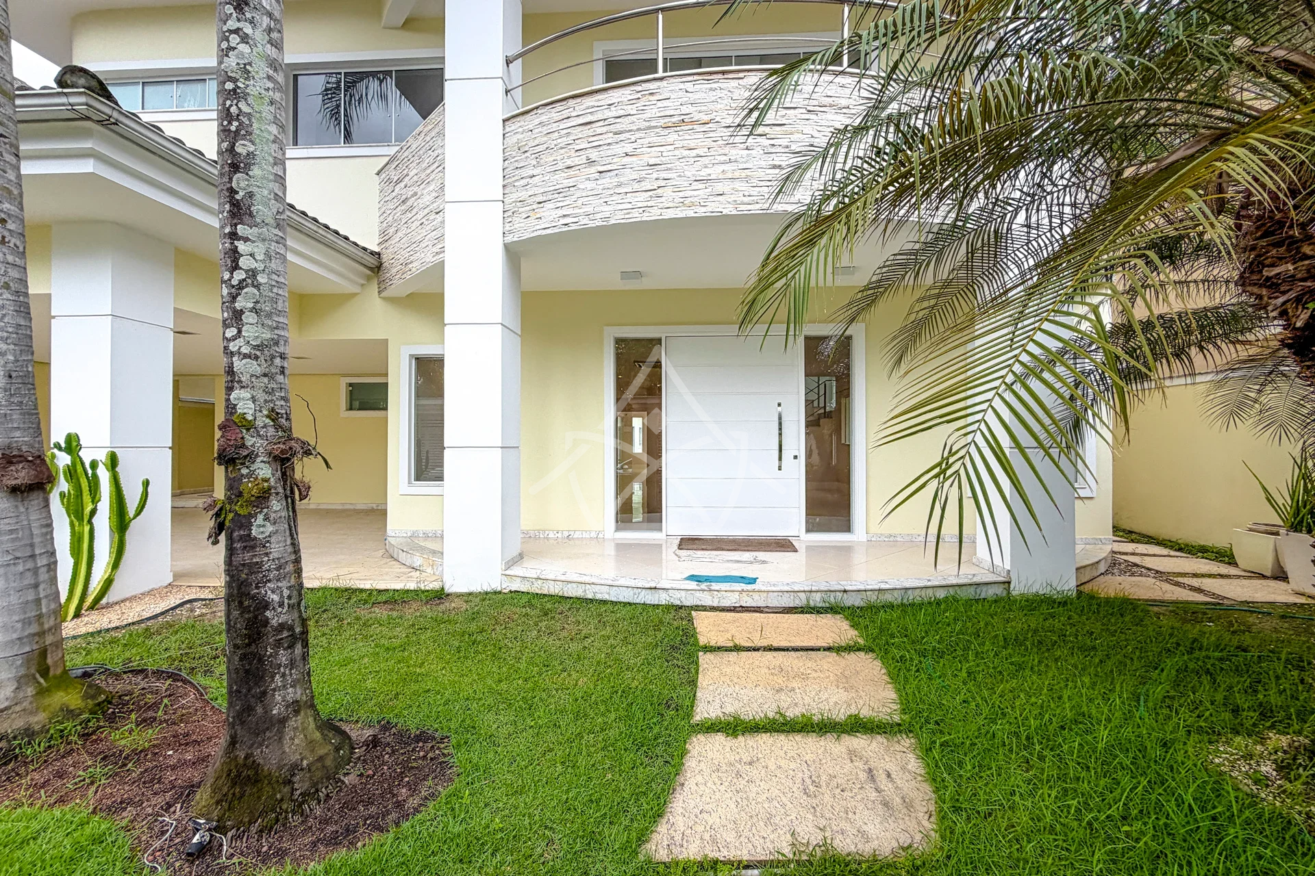 Triplex no Quintas do Rio na Barra da Tijuca