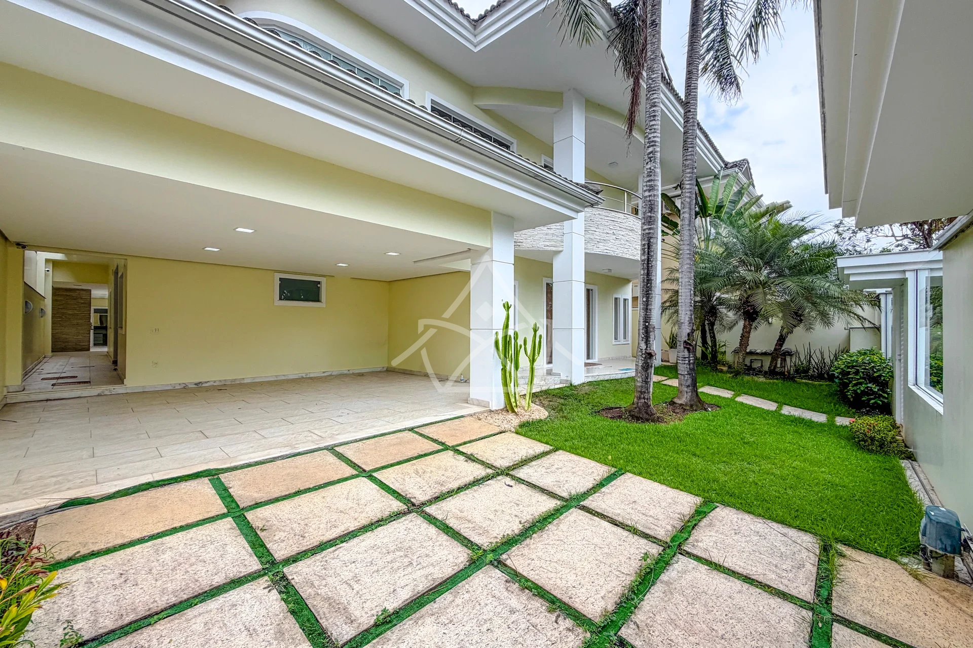 Triplex no Quintas do Rio na Barra da Tijuca
