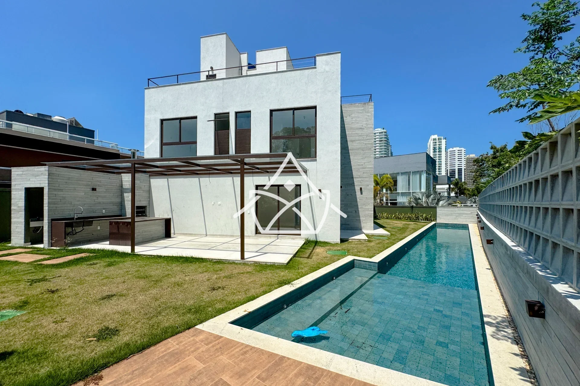 Triplex com Sótão à Venda na Barra da Tijuca