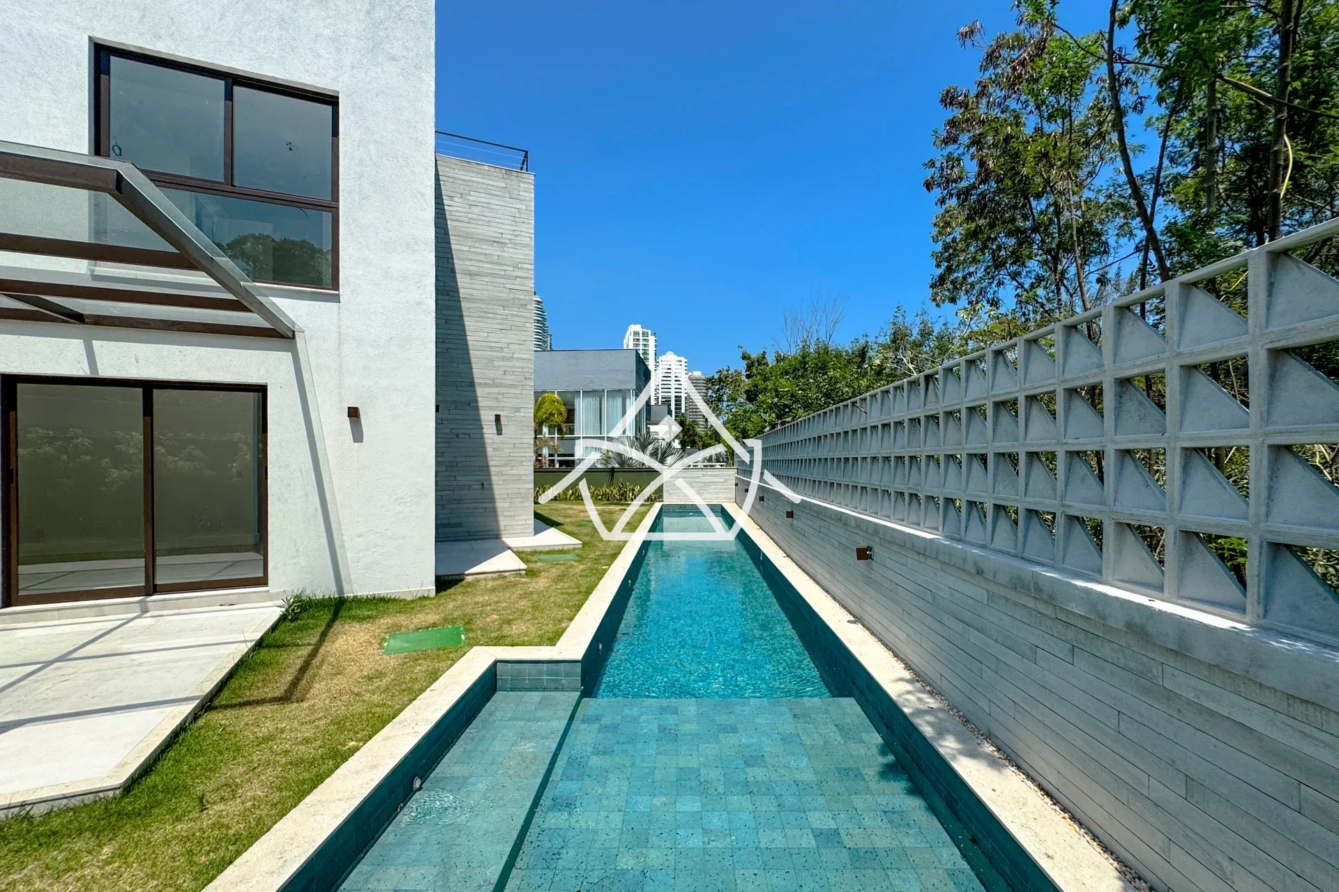 Triplex com Sótão à Venda na Barra da Tijuca