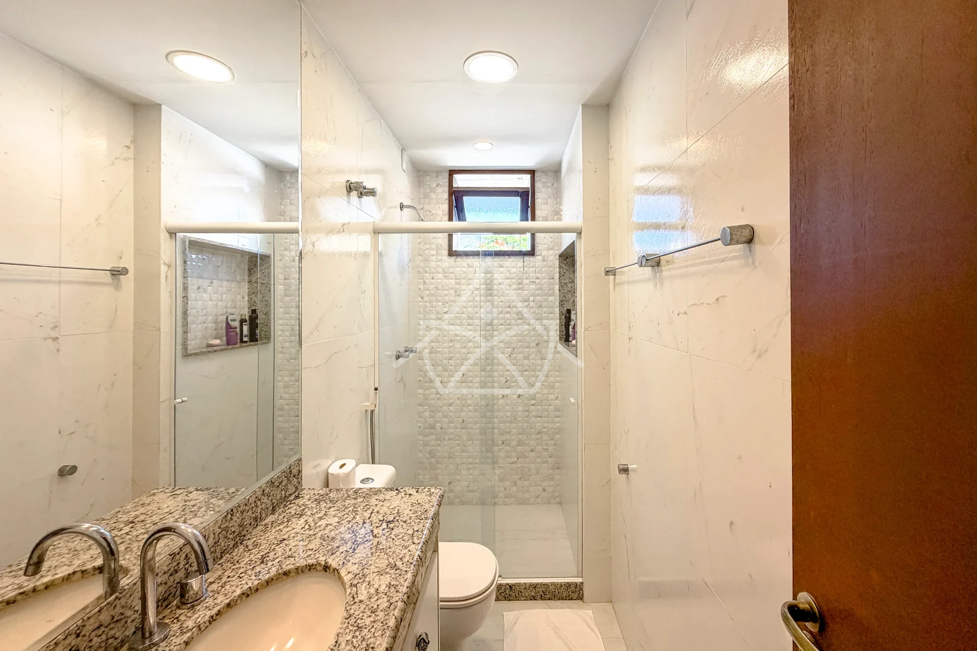 Duplex com Casa de Hóspedes na Barra da Tijuca