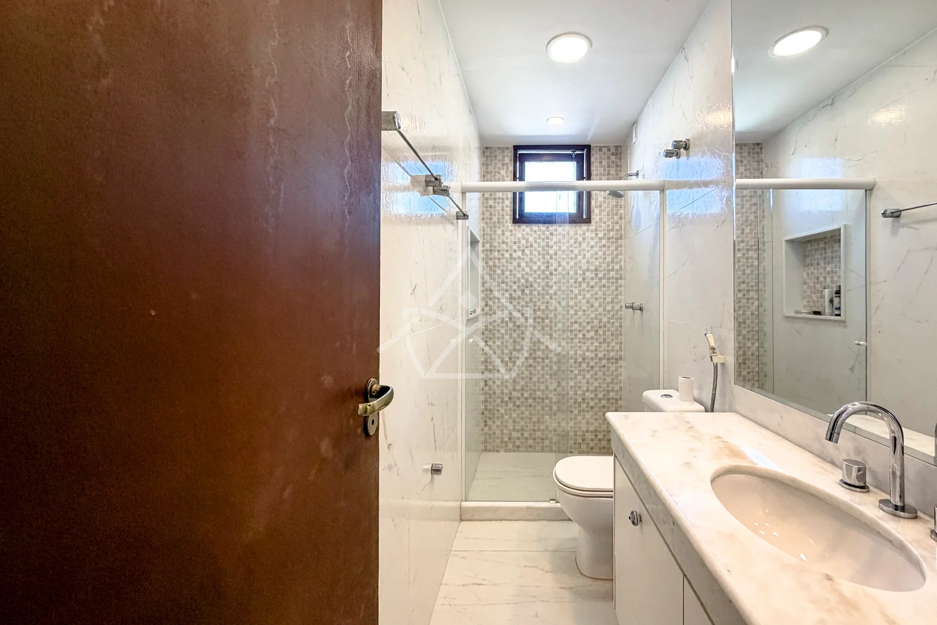 Duplex com Casa de Hóspedes na Barra da Tijuca