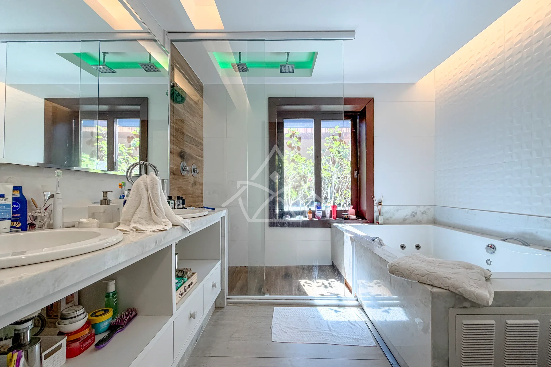 Duplex com Casa de Hóspedes na Barra da Tijuca