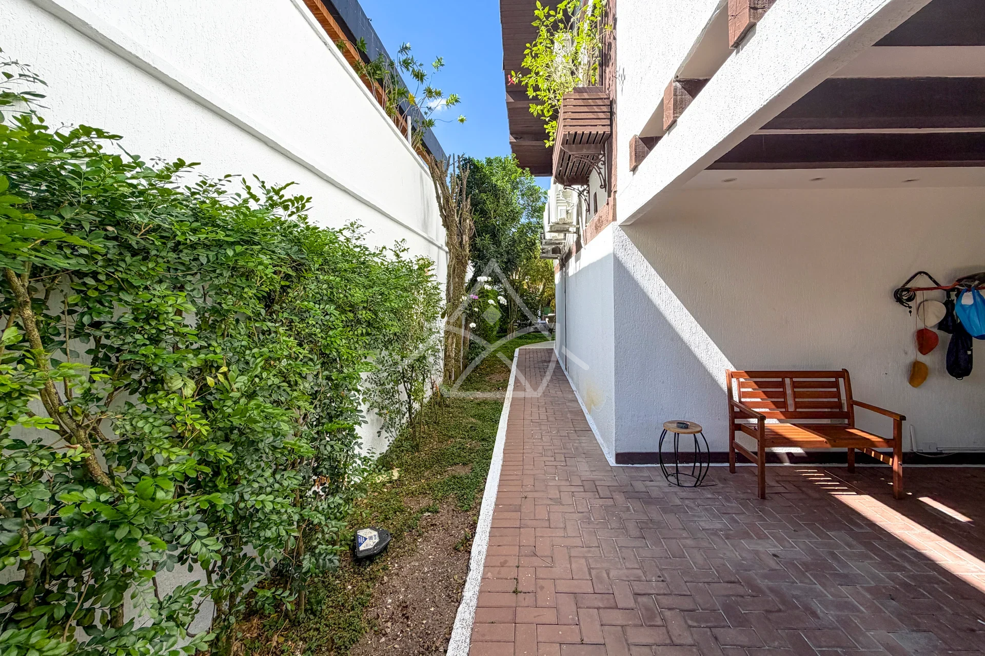 Duplex com Casa de Hóspedes na Barra da Tijuca