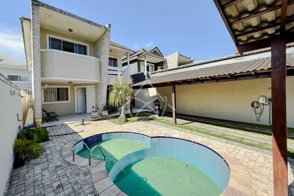 Casa Triplex Estilo Tradicional