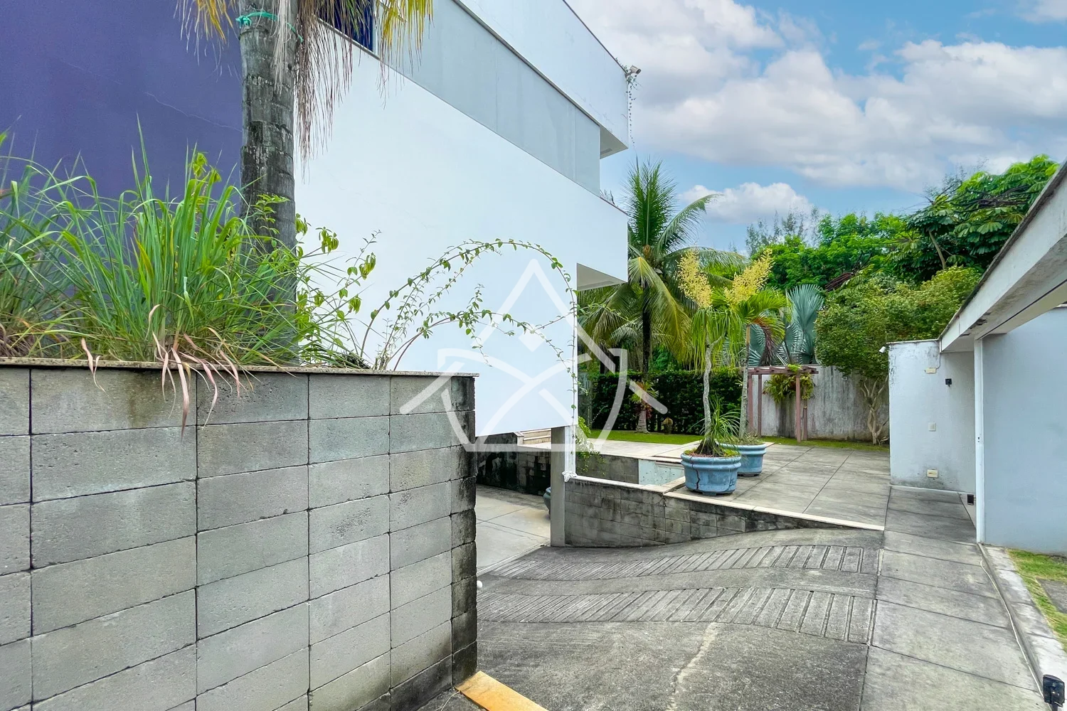 Residência Imponente com 4 Suítes na Barra da Tijuca RJ