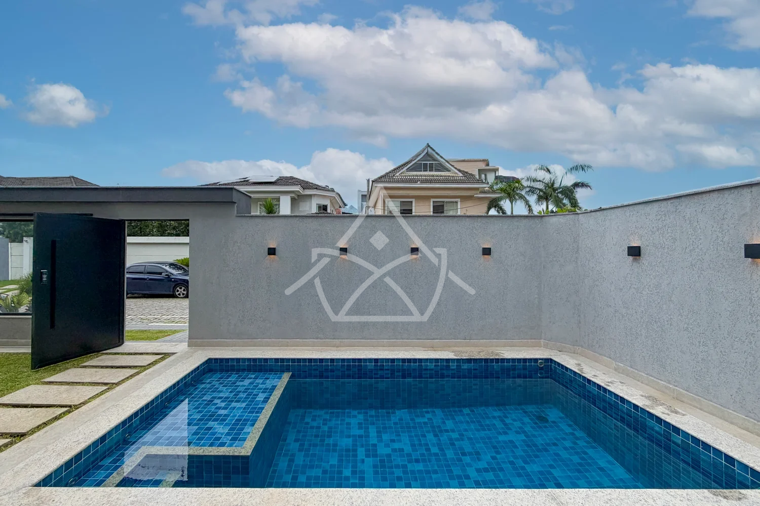 Casa com 4 Suítes e Área de Lazer em Vargem Pequena RJ