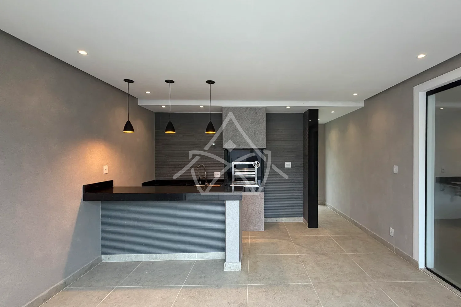 Casa com 4 Suítes e Área de Lazer em Vargem Pequena RJ