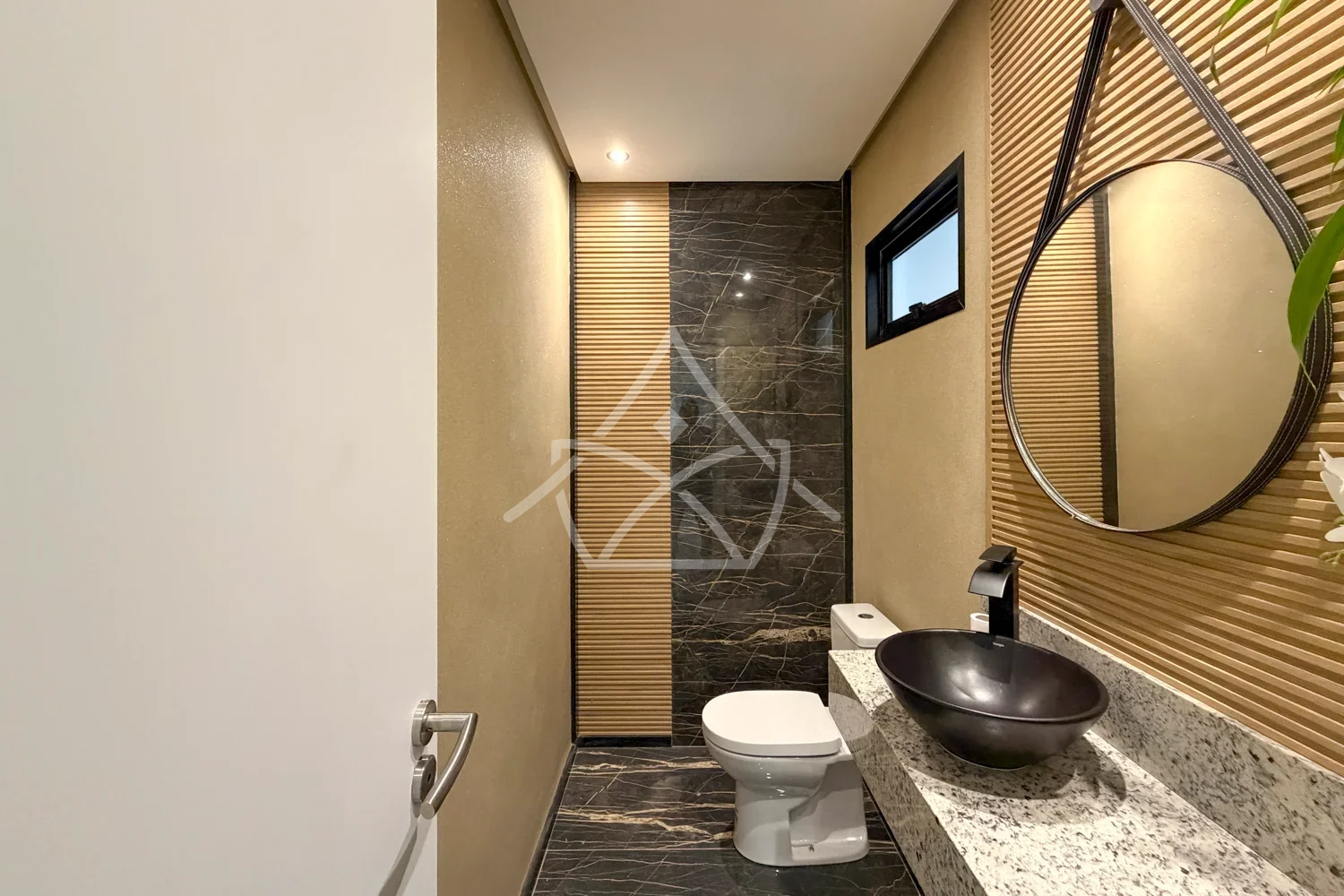 Casa com 4 Suítes e Área de Lazer em Vargem Pequena RJ