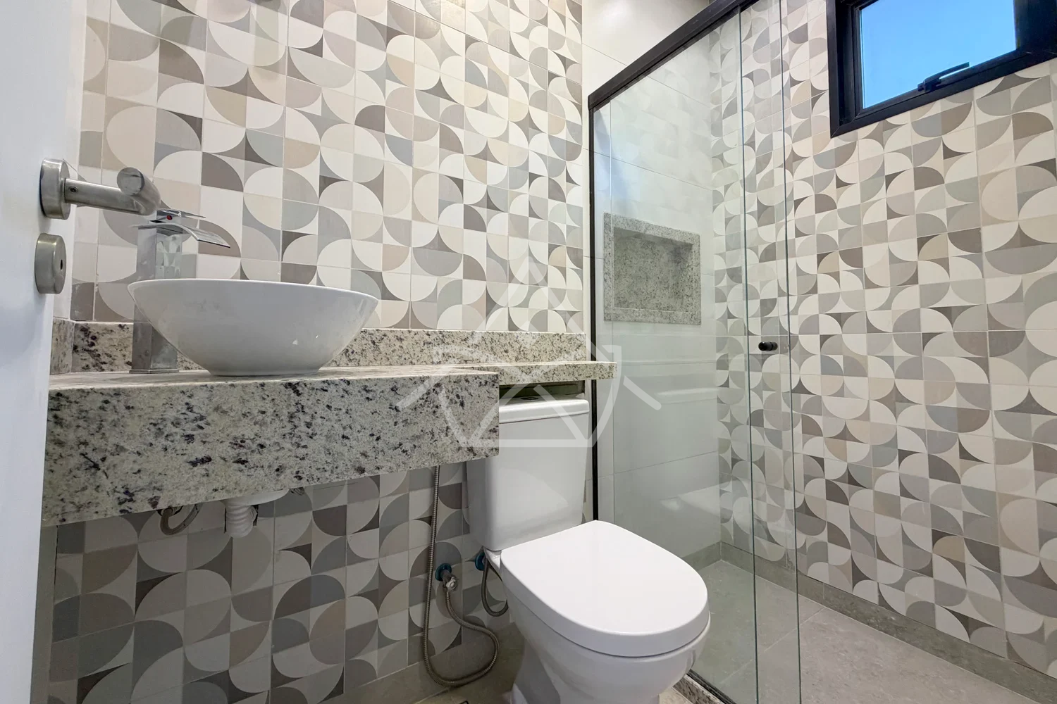 Casa com 4 Suítes e Área de Lazer em Vargem Pequena RJ