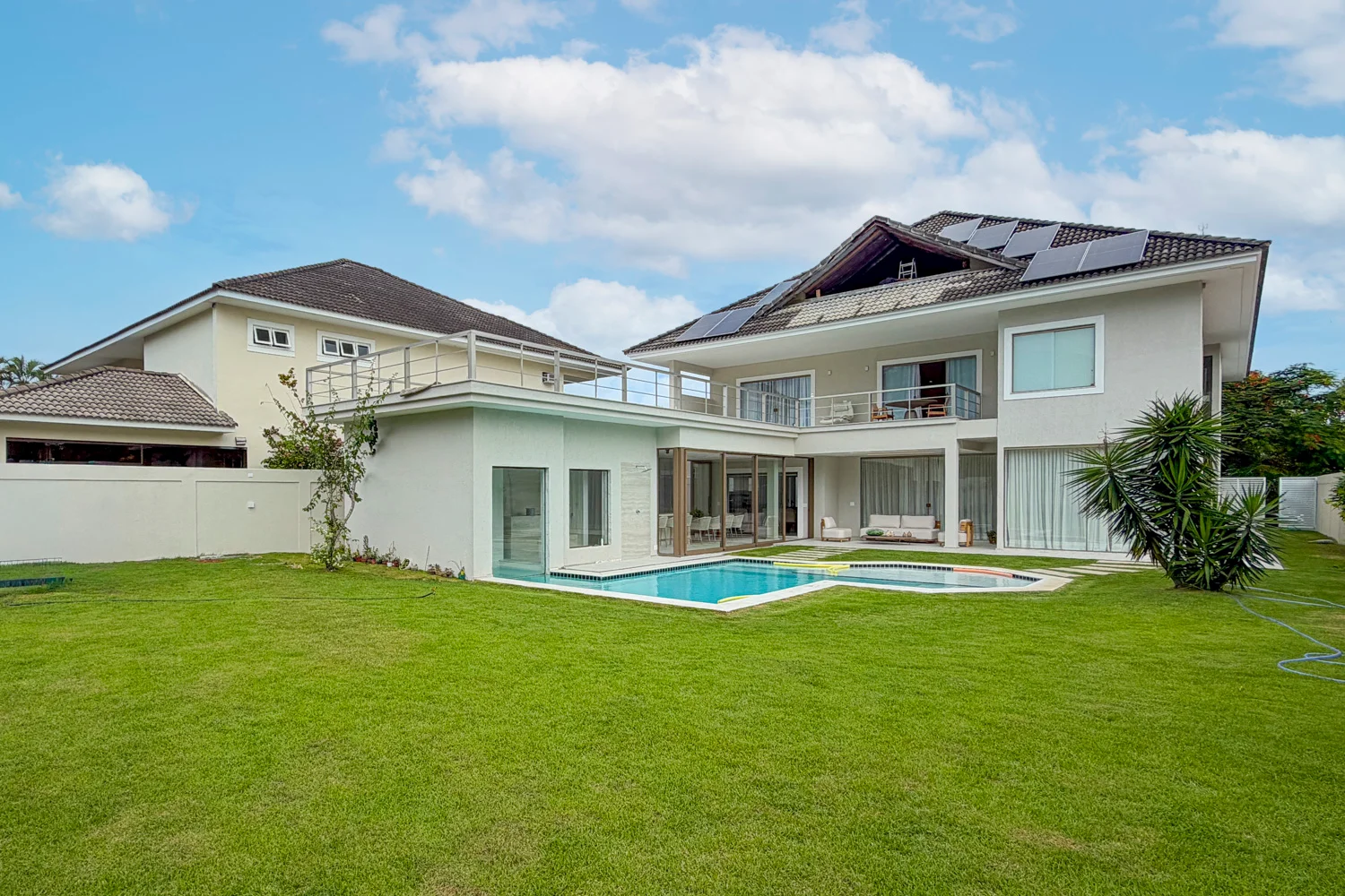 Residência Imponente com 4 Suítes na Barra da Tijuca RJ