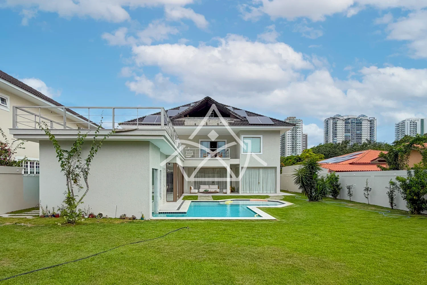 Residência Imponente com 4 Suítes na Barra da Tijuca RJ