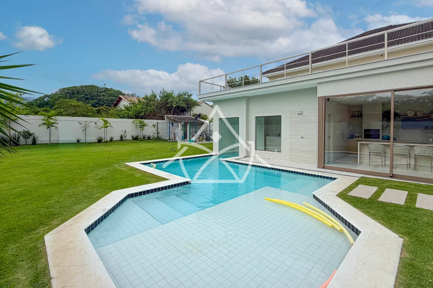 Residência Imponente com 4 Suítes na Barra da Tijuca RJ