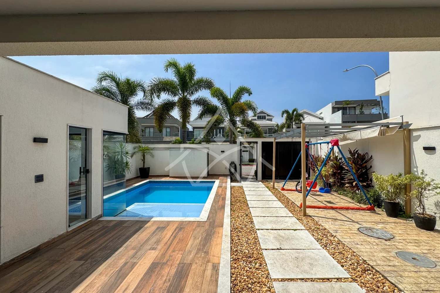 Triplex à Venda com 6 Suítes no Recreio dos Bandeirantes RJ