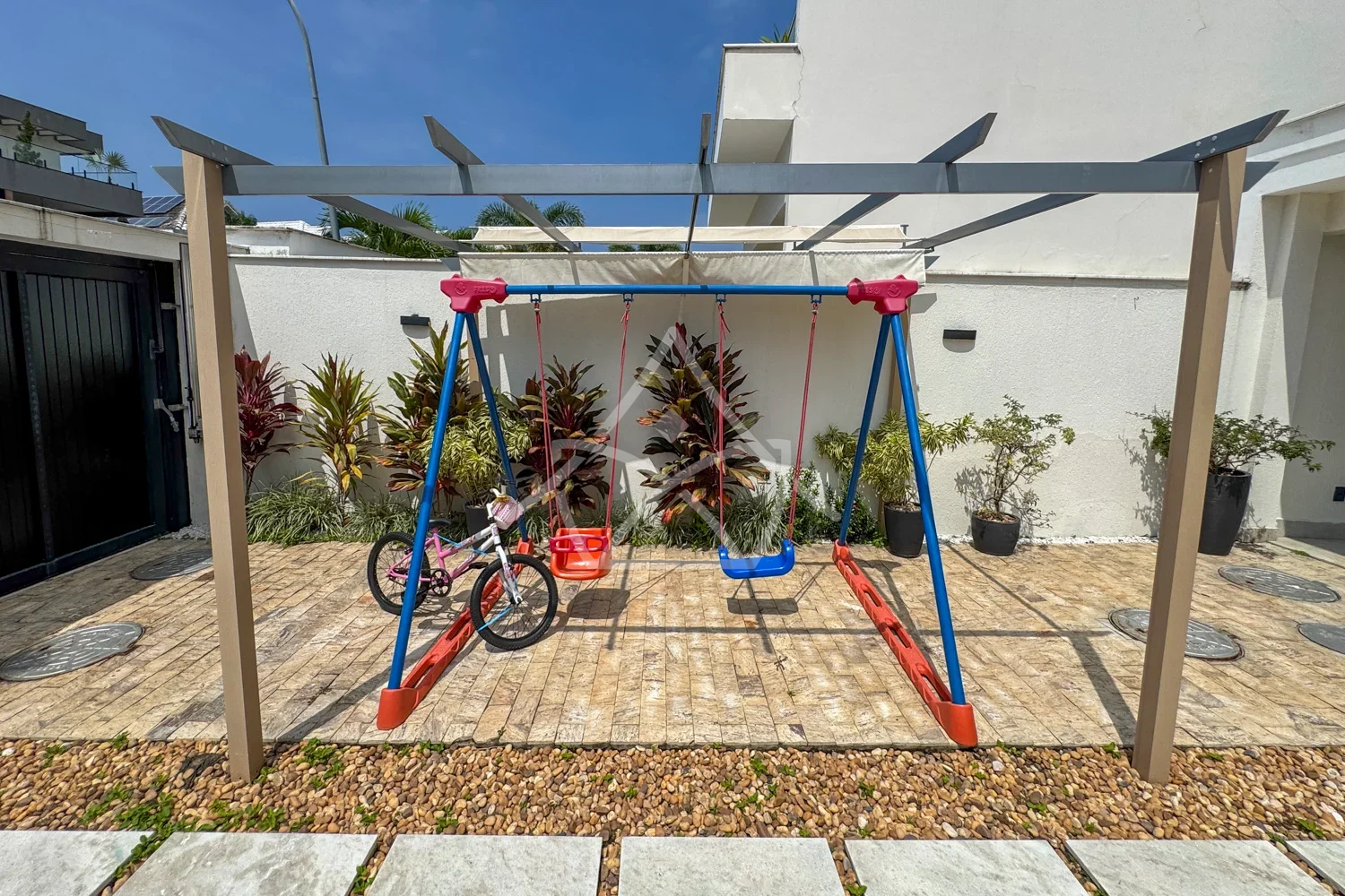 Triplex à Venda com 6 Suítes no Recreio dos Bandeirantes RJ
