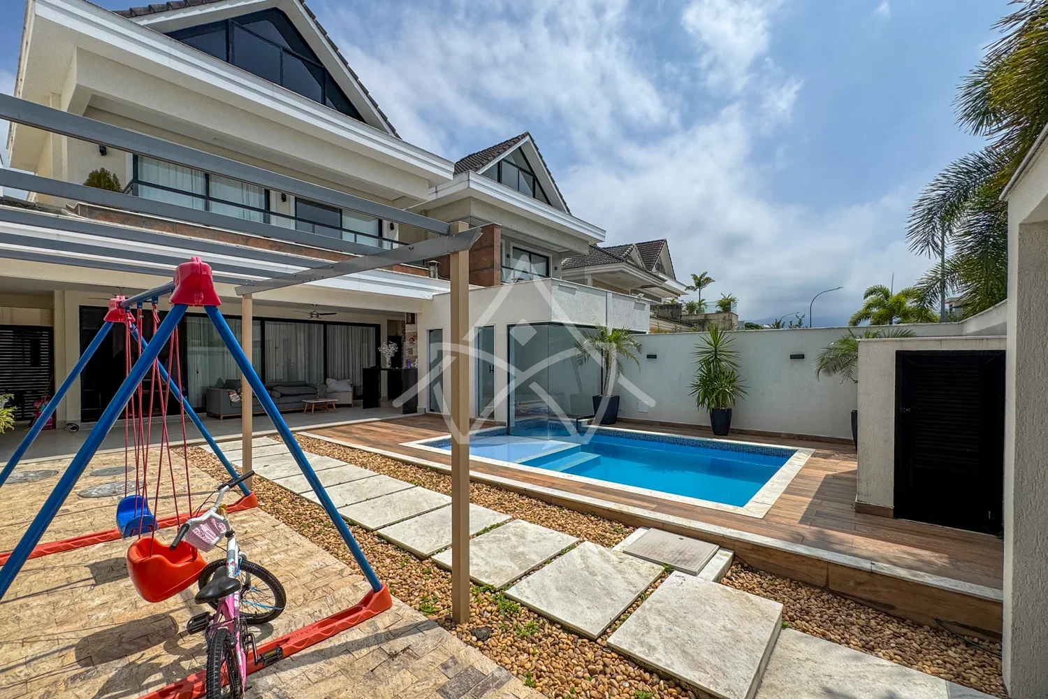 Triplex à Venda com 6 Suítes no Recreio dos Bandeirantes RJ