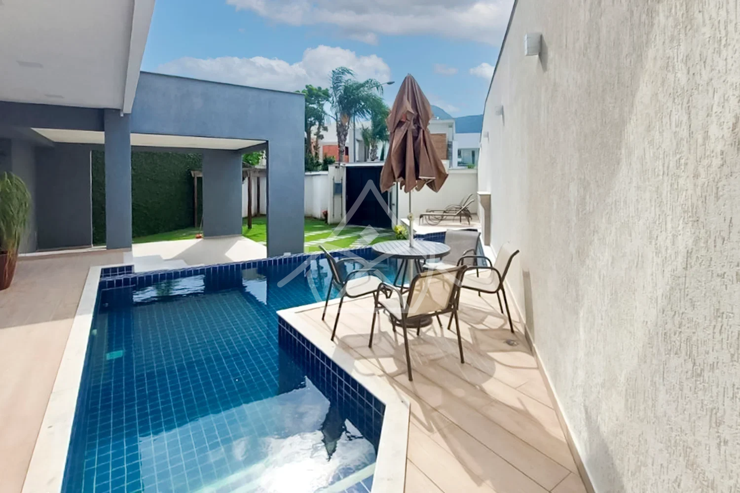Casa à Venda com 4 Suítes no Recreio dos Bandeirantes RJ