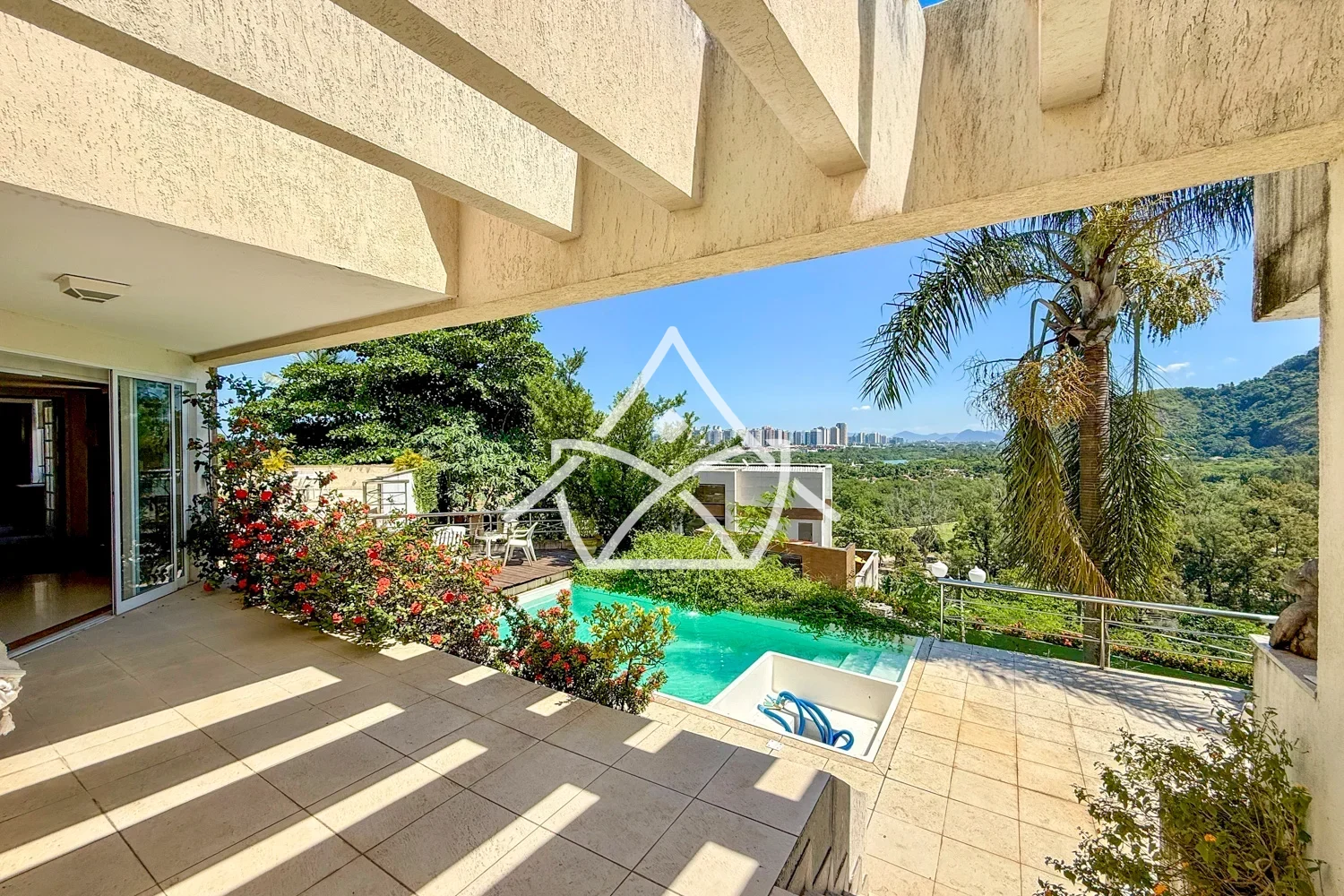 Triplex à Venda com 4 Suítes no Itanhangá