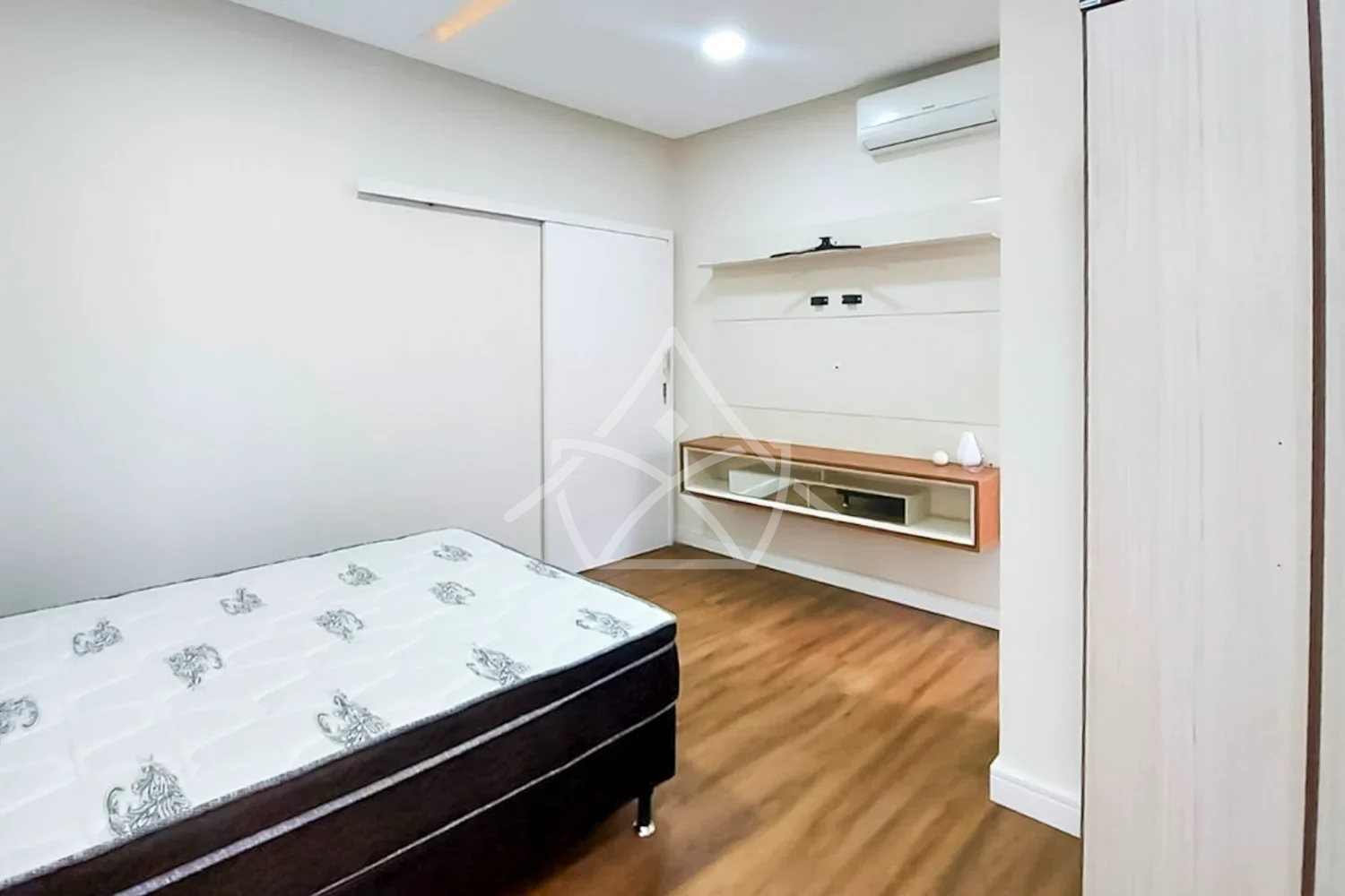 Casa à Venda com 4 Suítes no Recreio dos Bandeirantes RJ