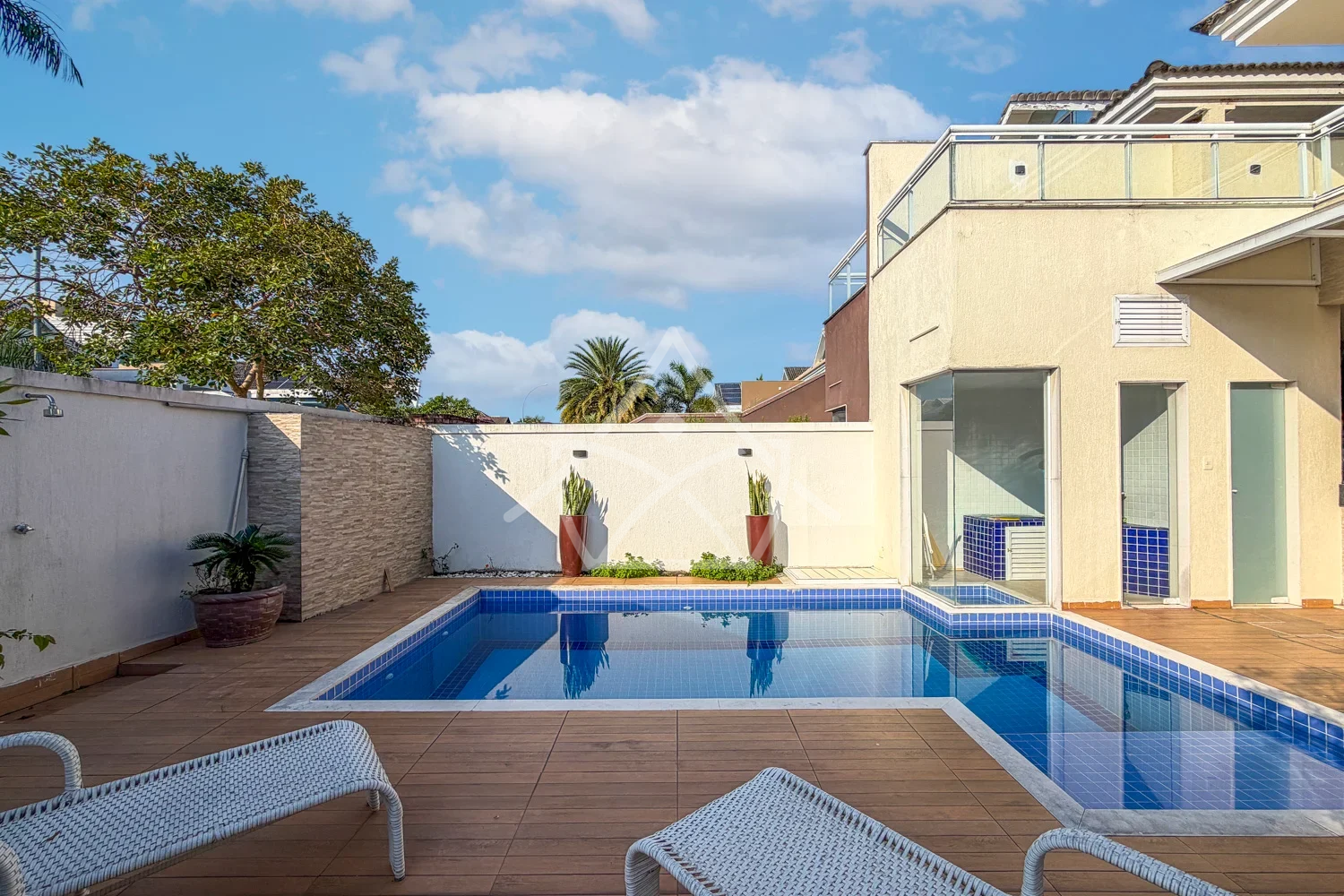 Triplex à Venda com 4 Quartos e Piscina no Recreio RJ